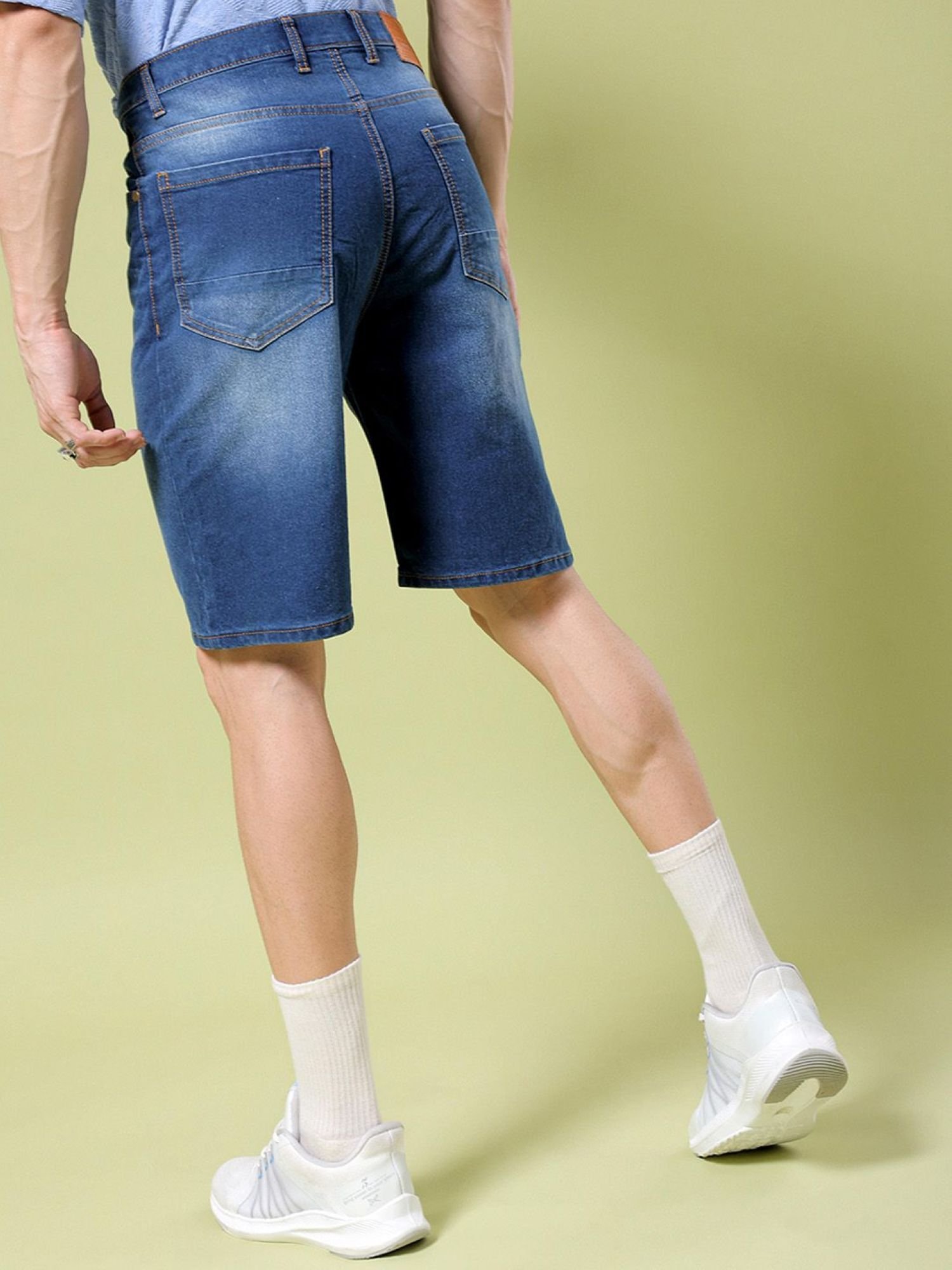 Men Regular Fit Solid Mid Rise Denim Shorts