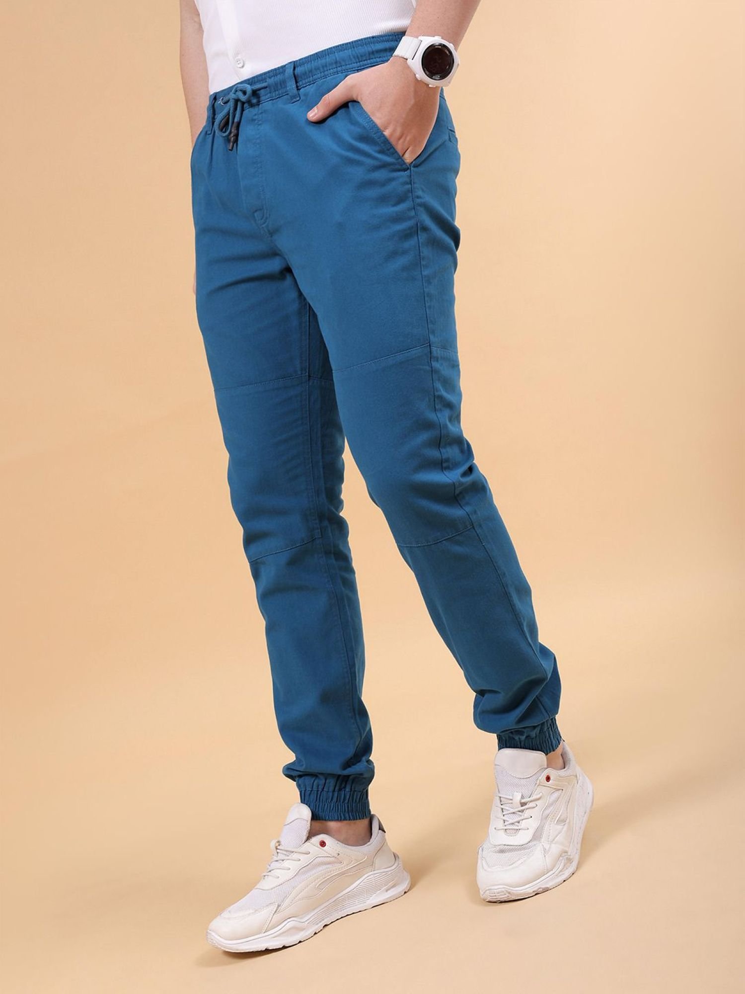 Men Slim Fit Solid Mid-Rise Joggers