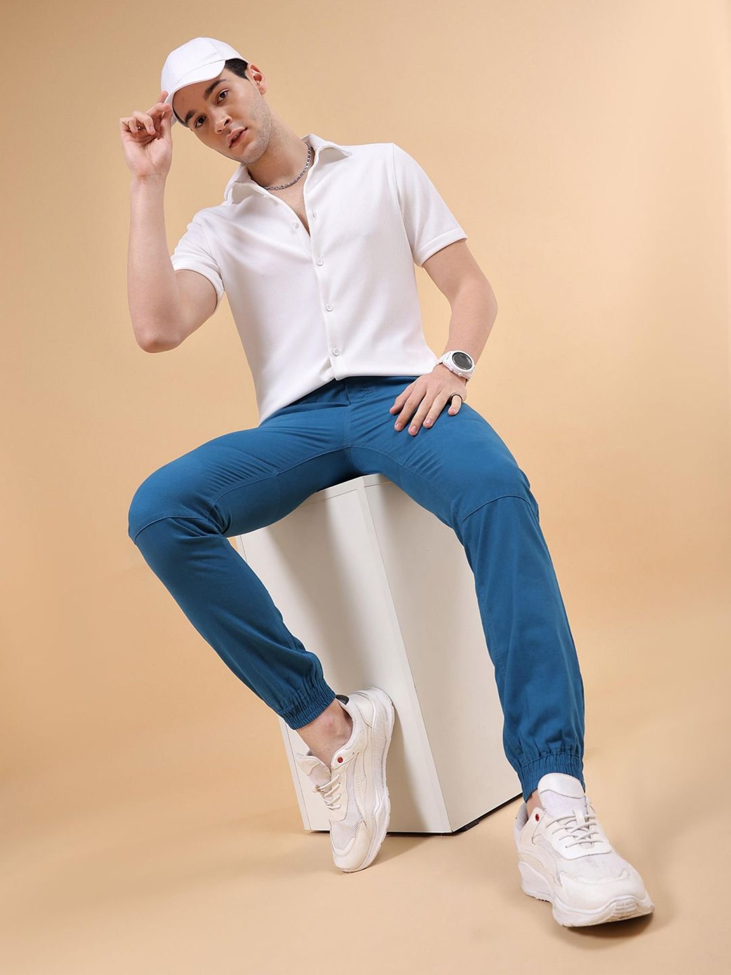 Men Slim Fit Solid Mid-Rise Joggers