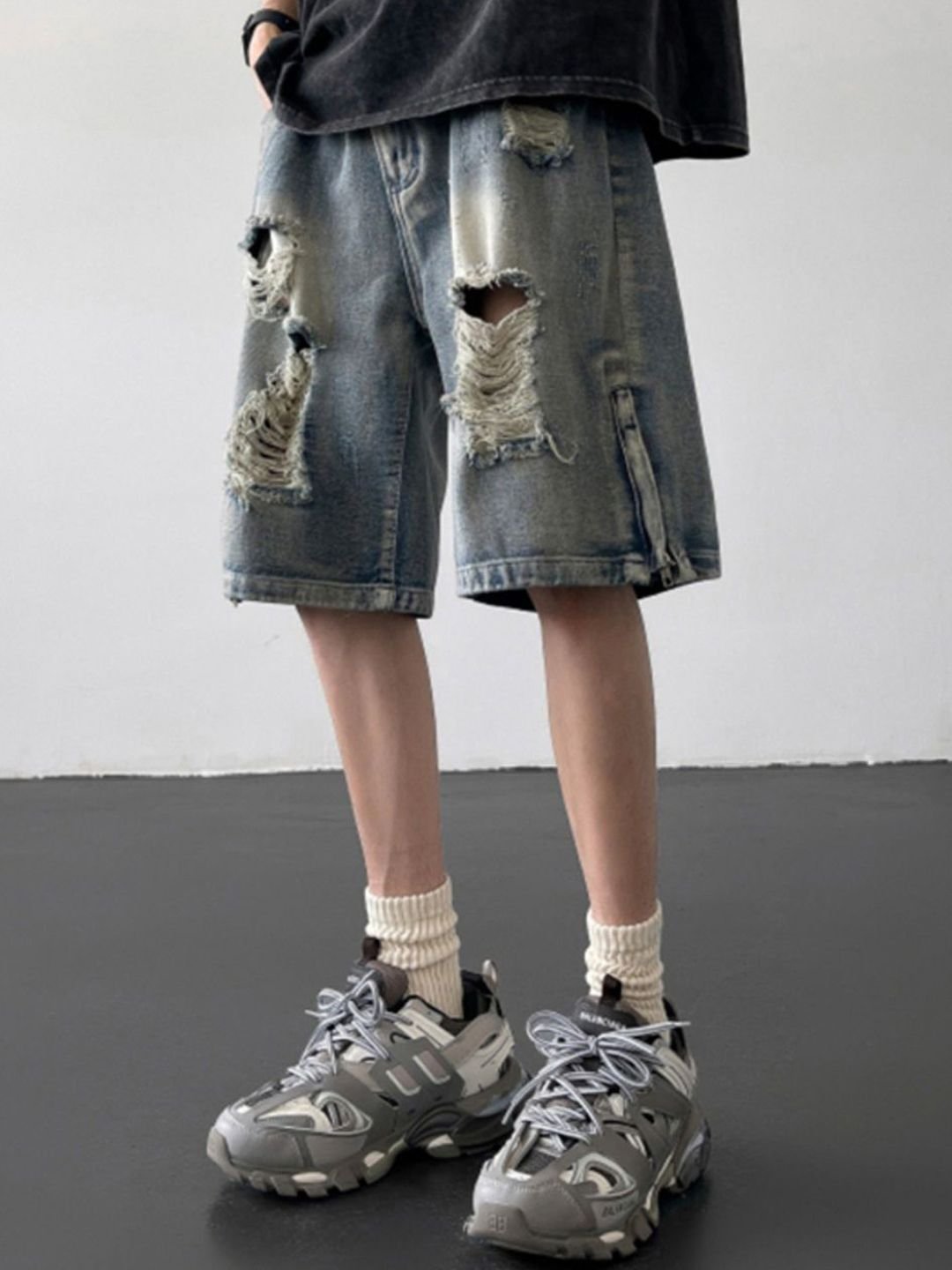 Men Relaxed Fit Ripped Denim Shorts