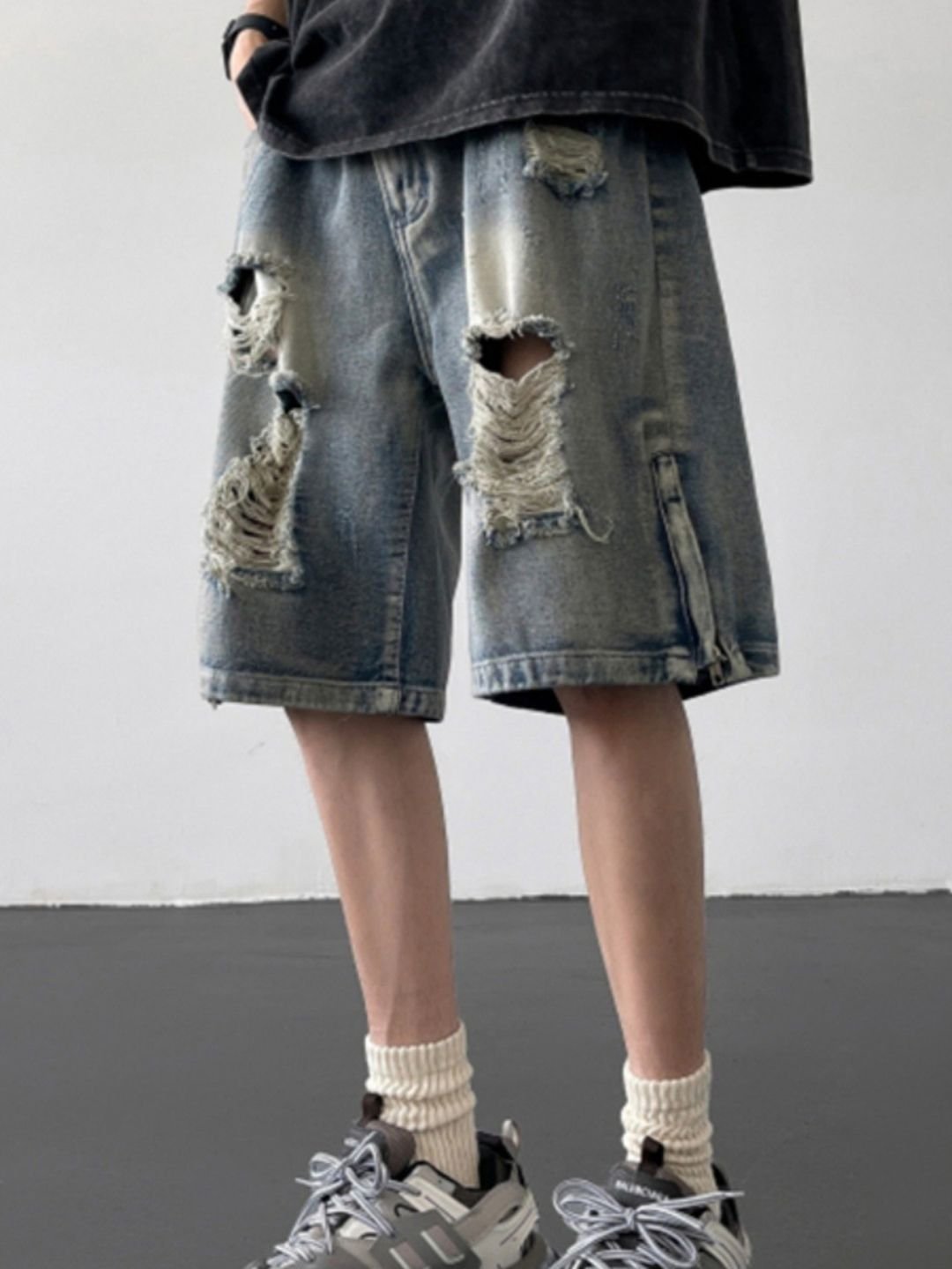 Men Relaxed Fit Ripped Denim Shorts