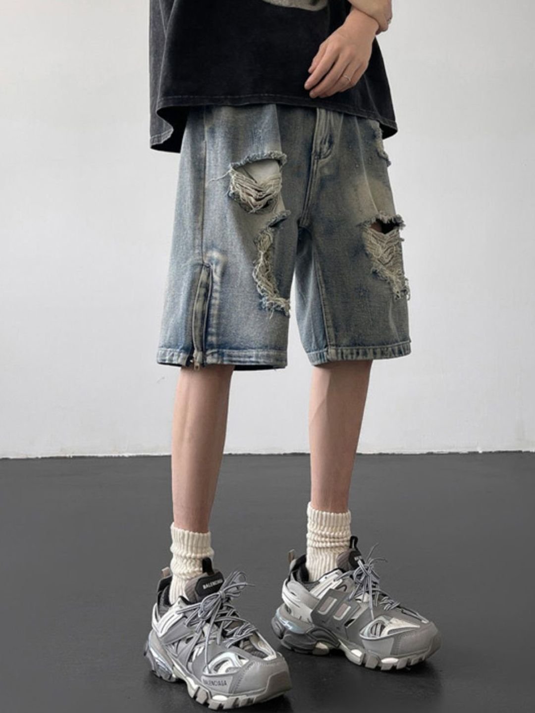 Men Relaxed Fit Ripped Denim Shorts