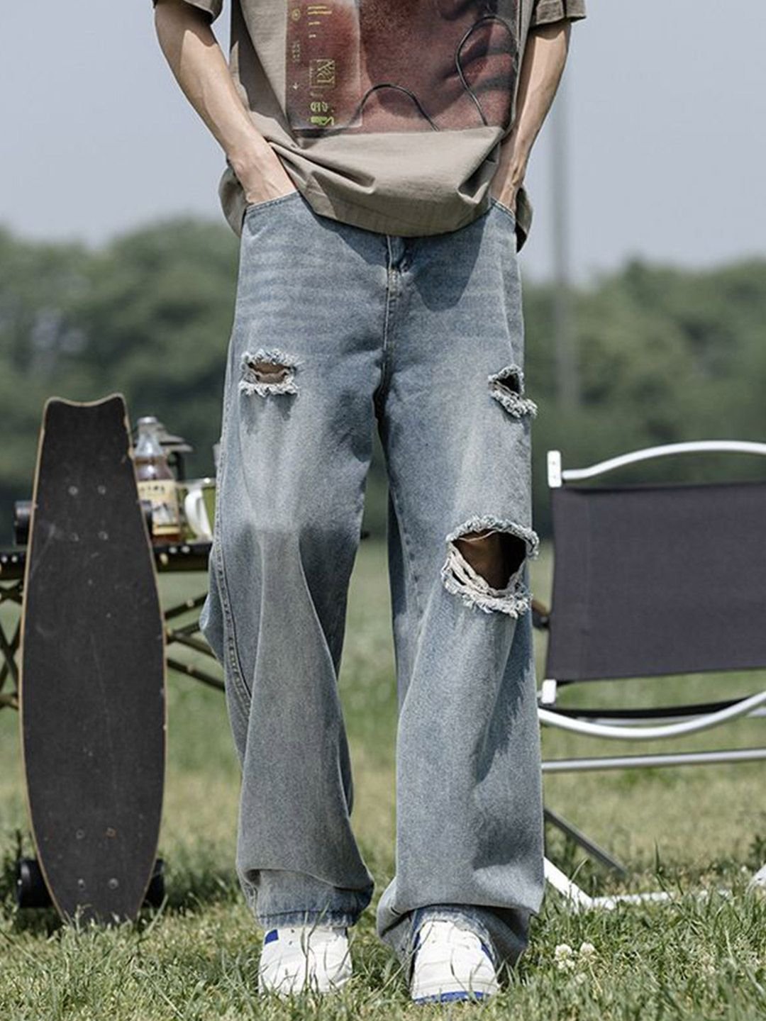 Men Relaxed Fit Mid-Rise Ripped Jeans