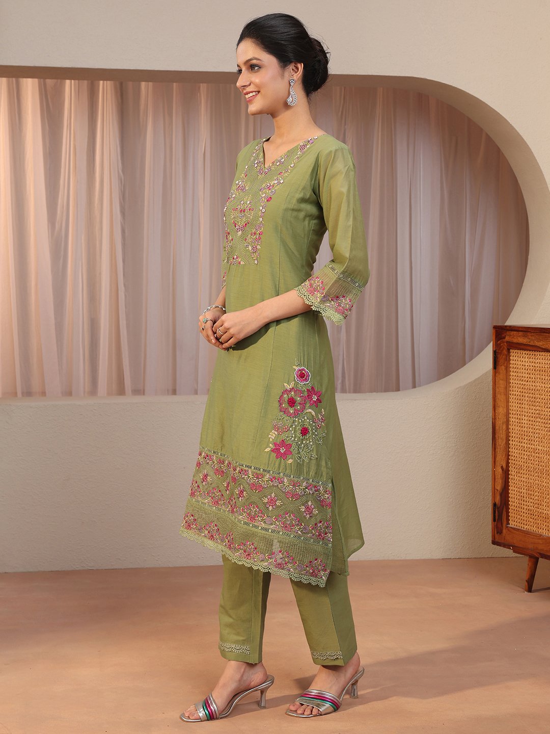 Green Embroidered Silk Blend Straight Kurta with Trousers and Dupatta