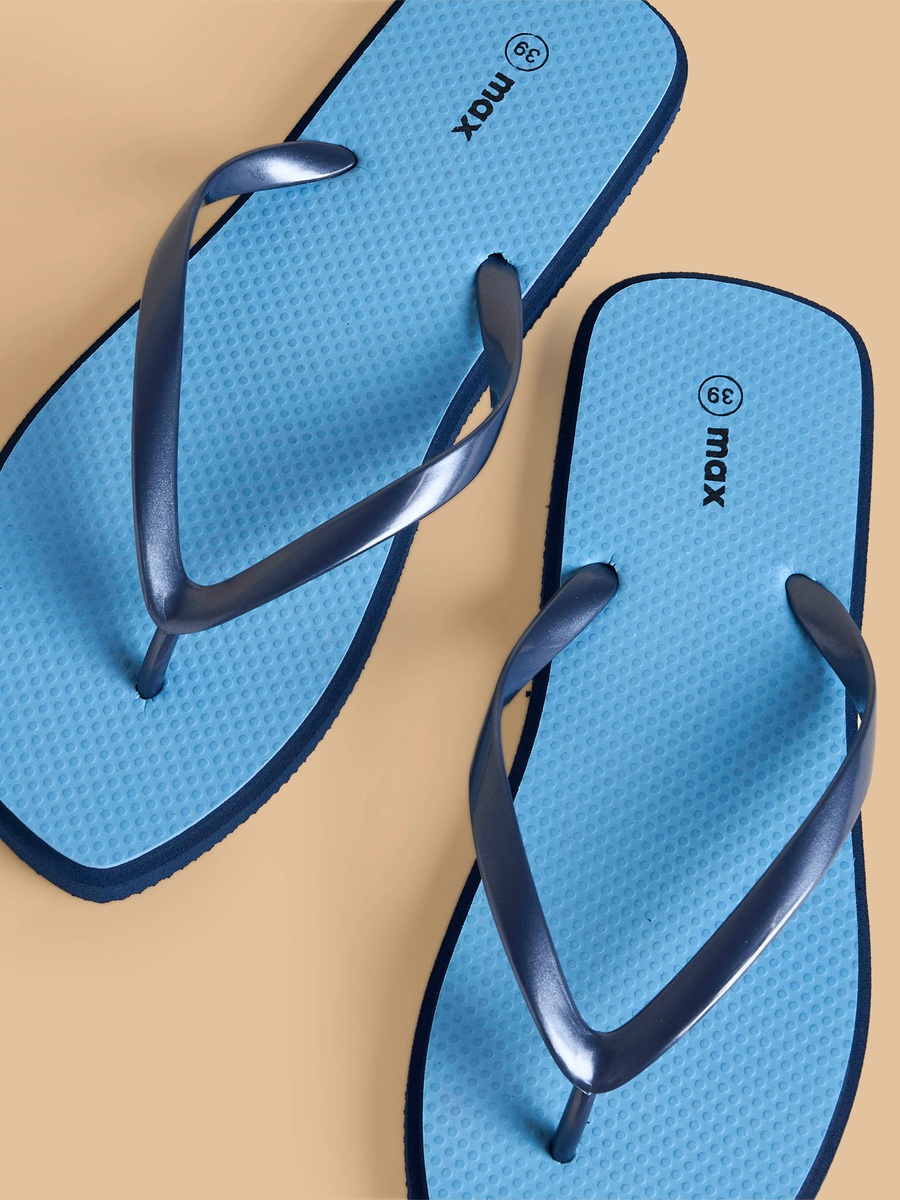 Textured Beach Slippers