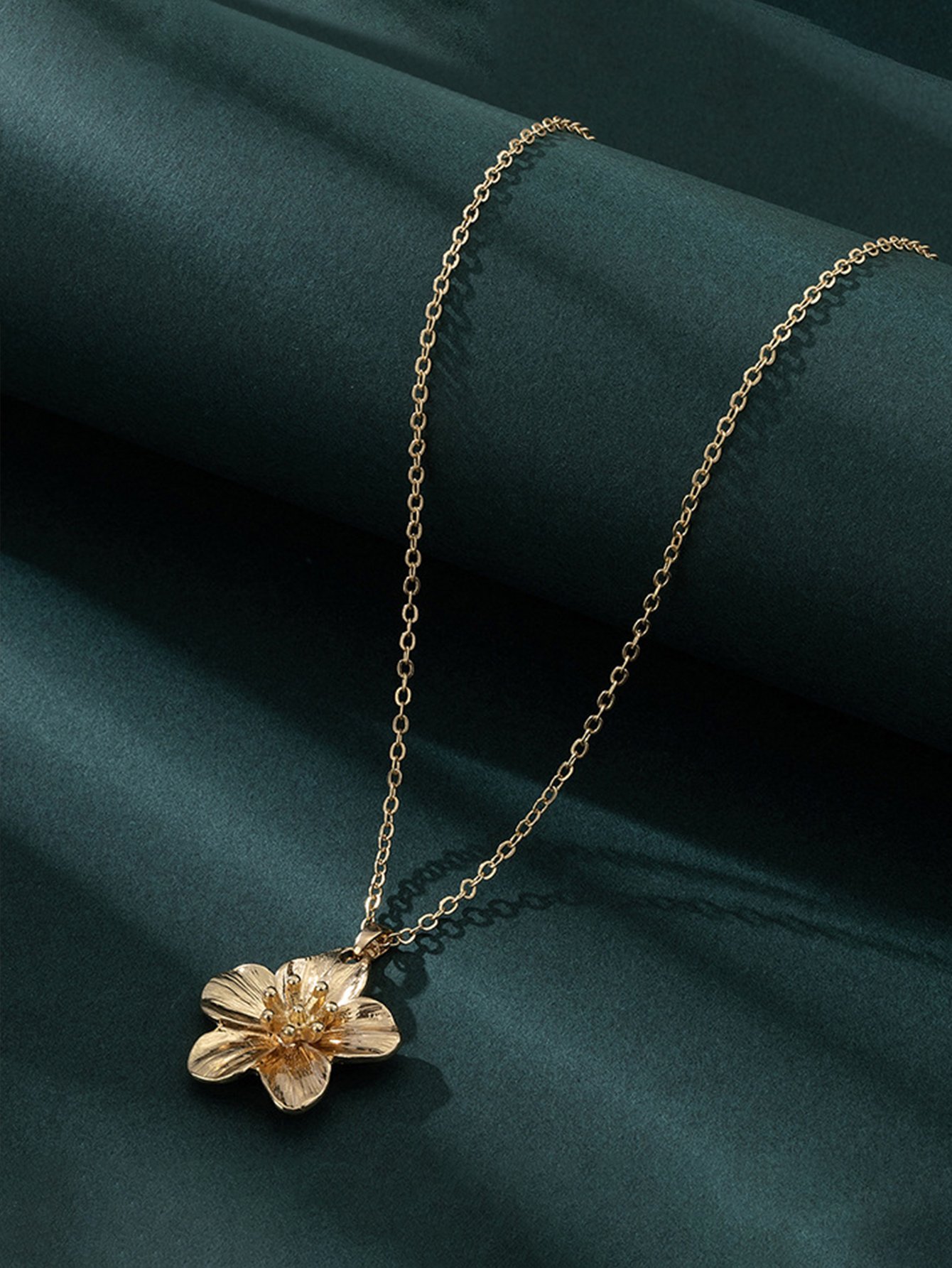 Golden Flower Pendant Chain Necklace