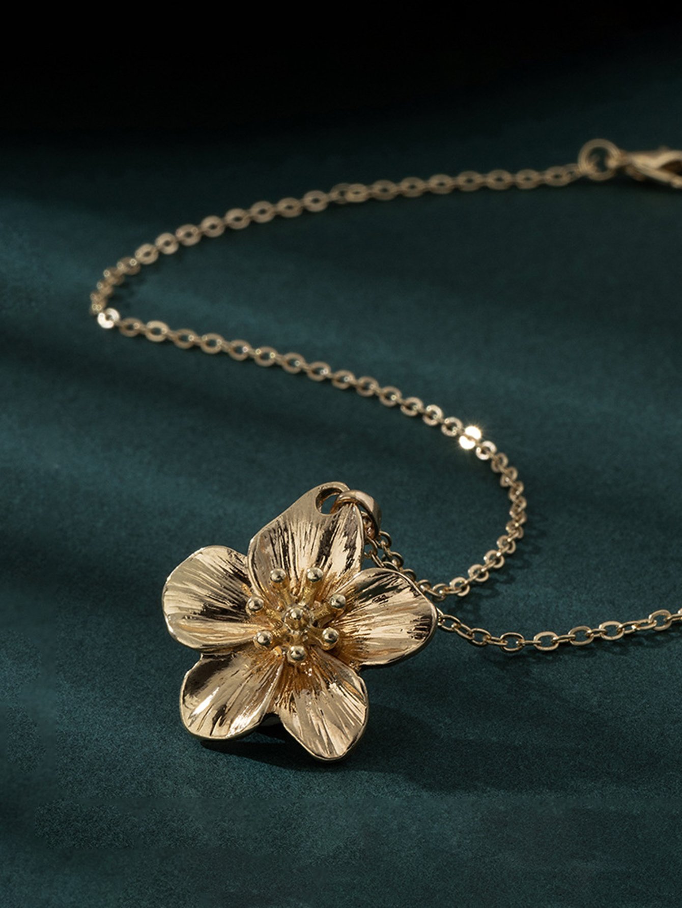 Golden Flower Pendant Chain Necklace