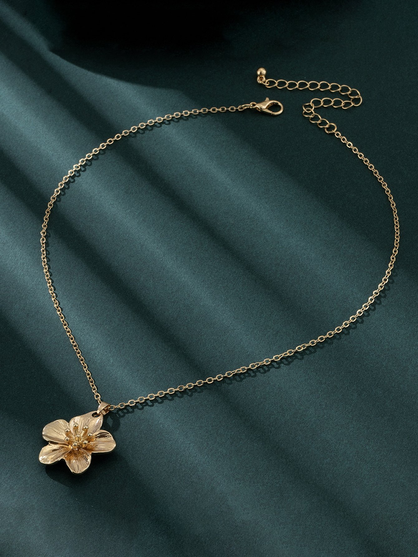 Golden Flower Pendant Chain Necklace