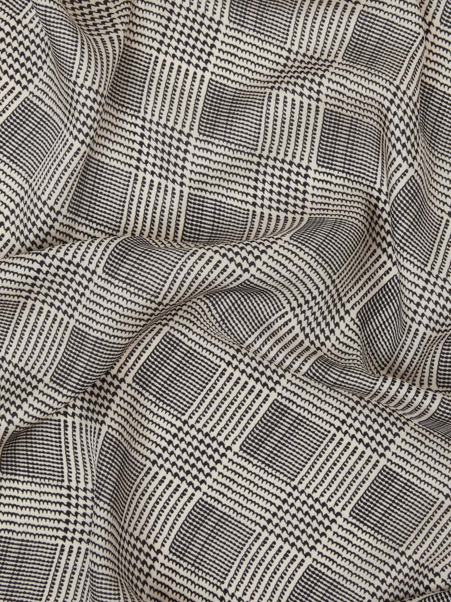 وشاح رأس بنمط كاروهات متعدد الألوان