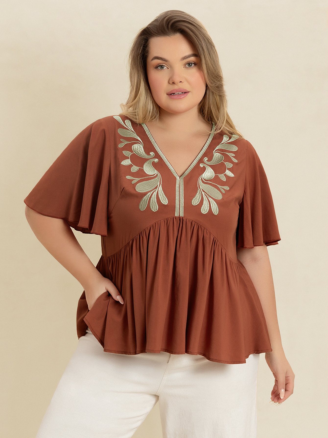  Plus Size Embroidered Short Sleeve Top
