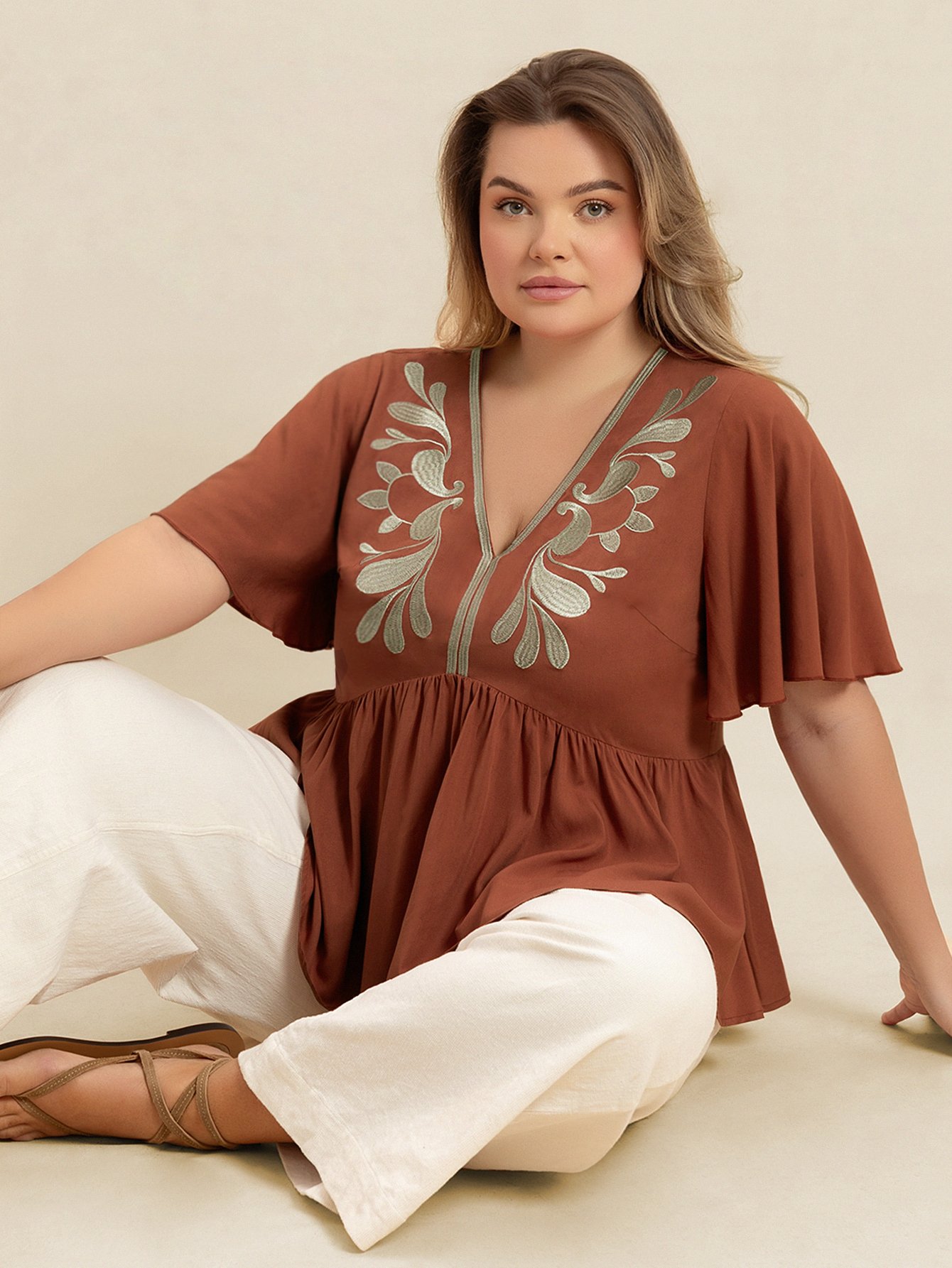  Plus Size Embroidered Short Sleeve Top