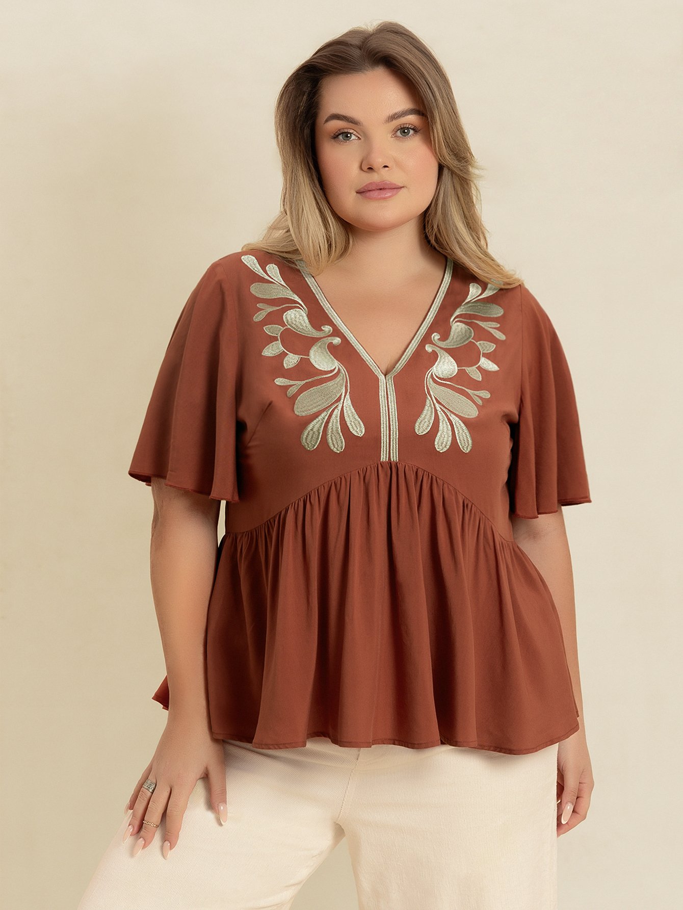  Plus Size Embroidered Short Sleeve Top