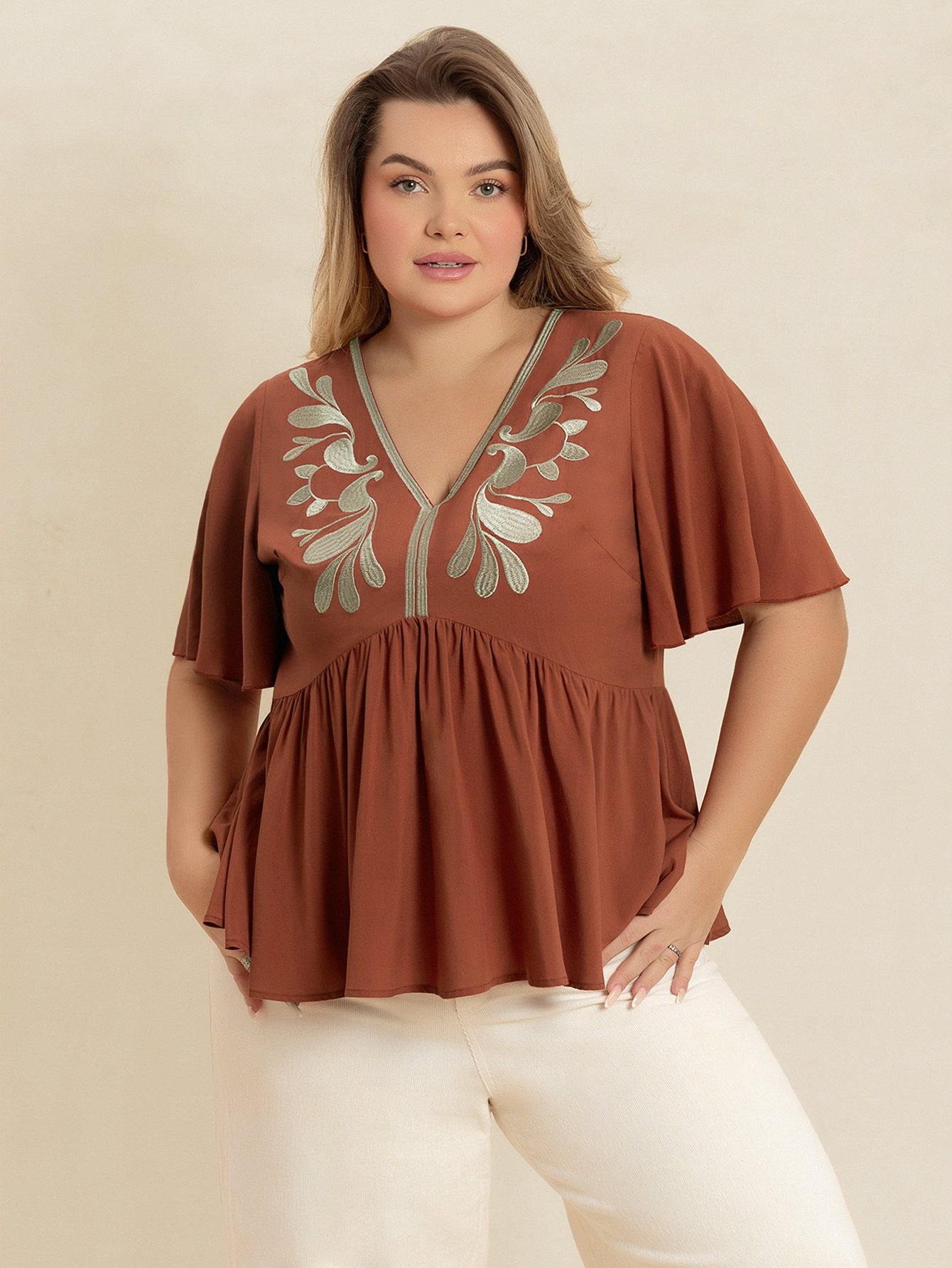  Plus Size Embroidered Short Sleeve Top