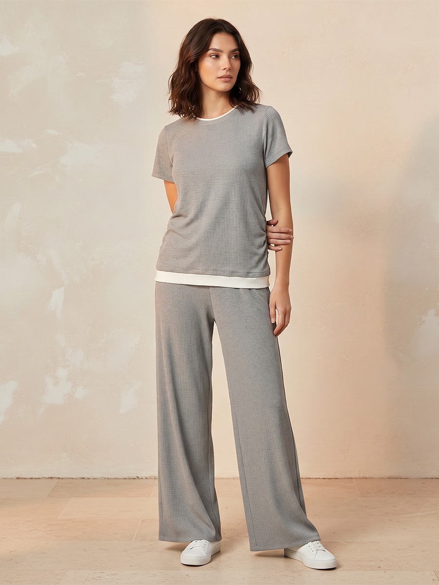 T-Shirt with Contrast Trim