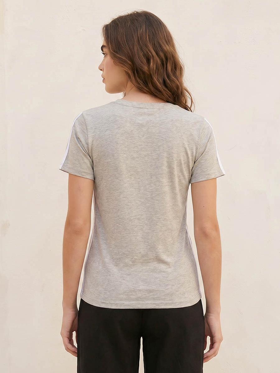 T-Shirt with Contrast Piping
