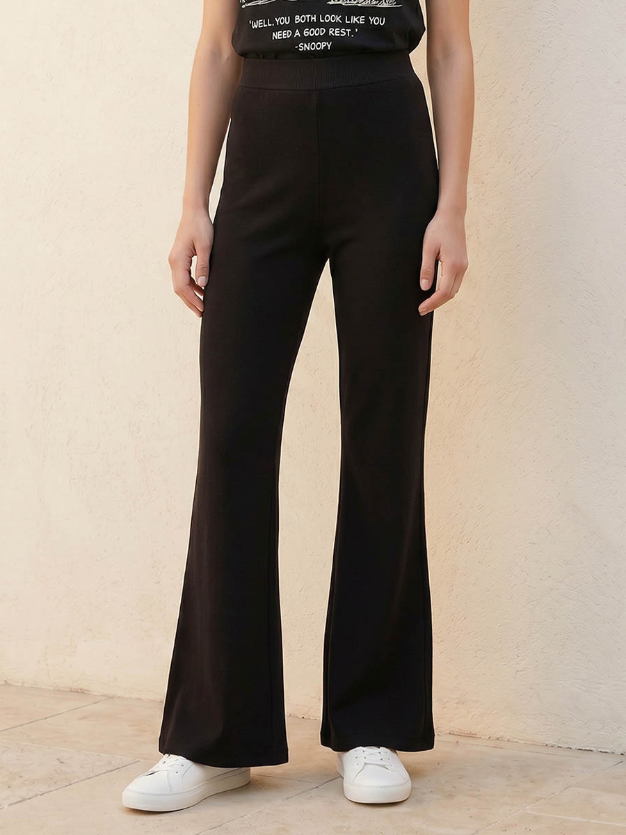 Mid-Rise Leggings with Flared Hem