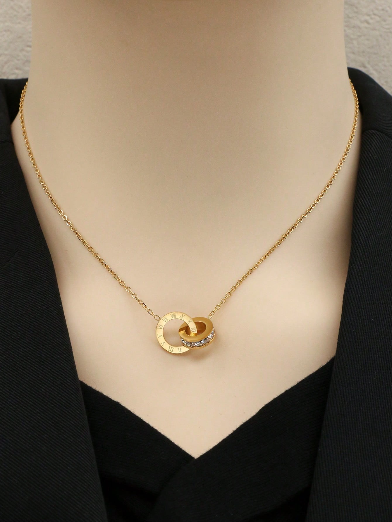 Gold Roman Numeral Pendant Necklace