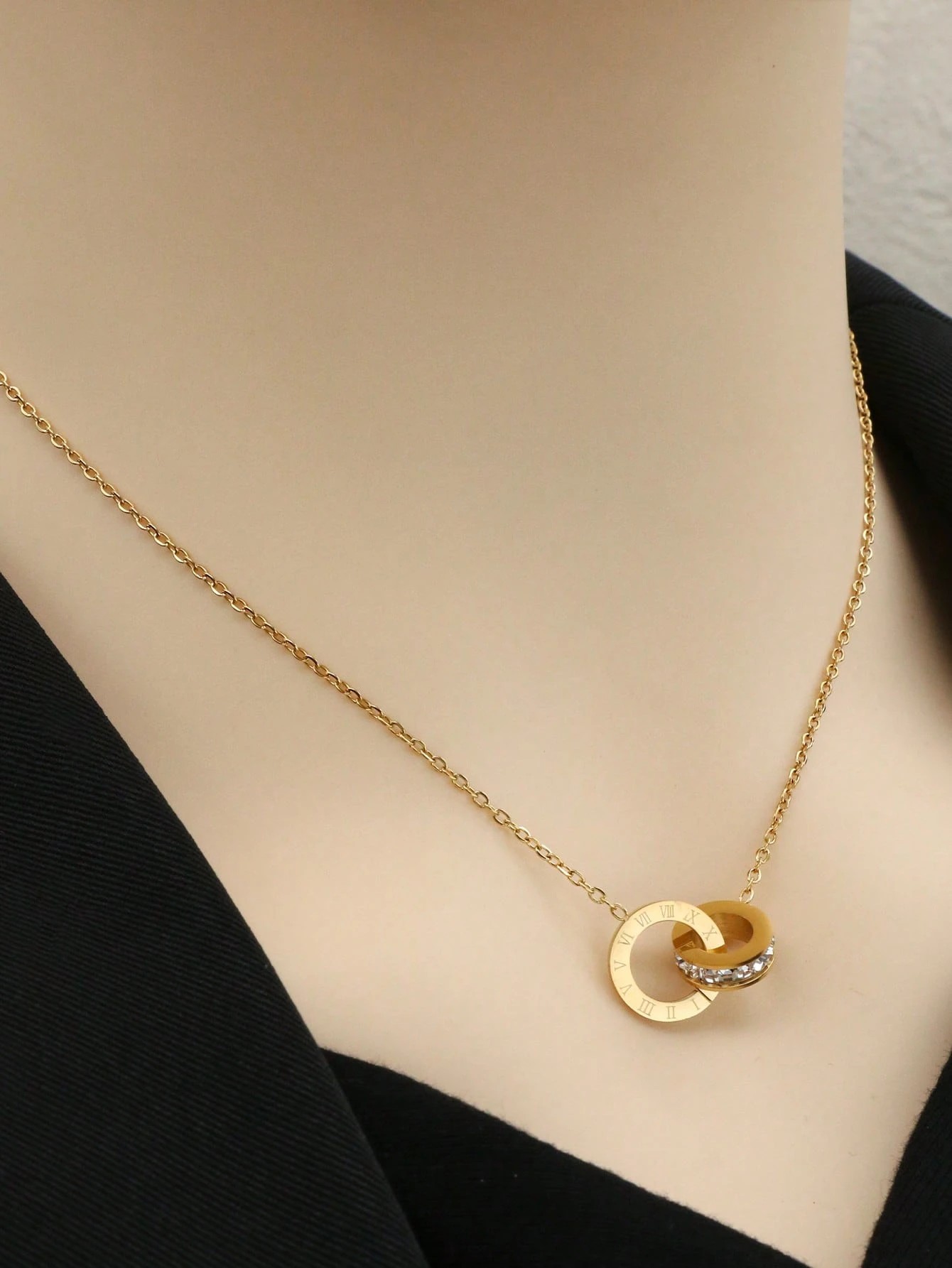 Gold Roman Numeral Pendant Necklace