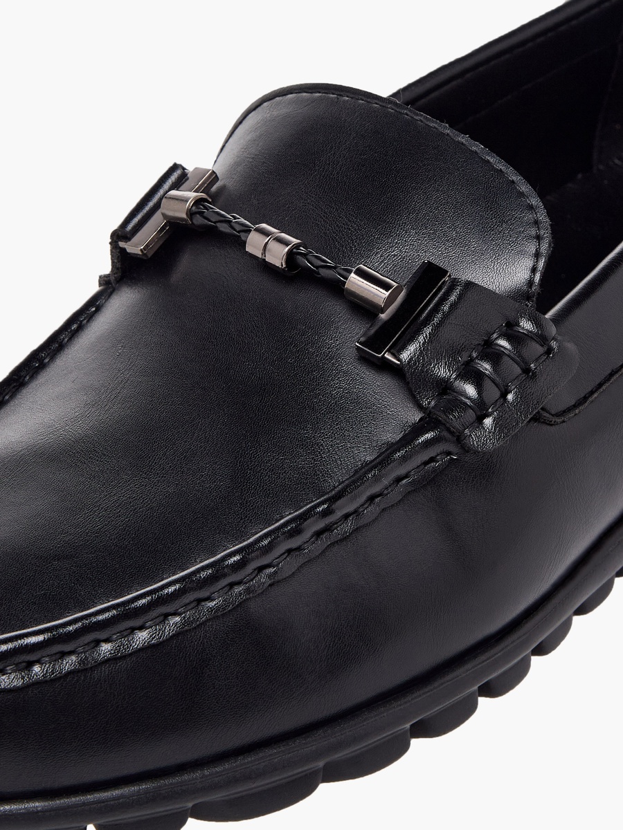 Men Metal Accent Slip-on Loafers