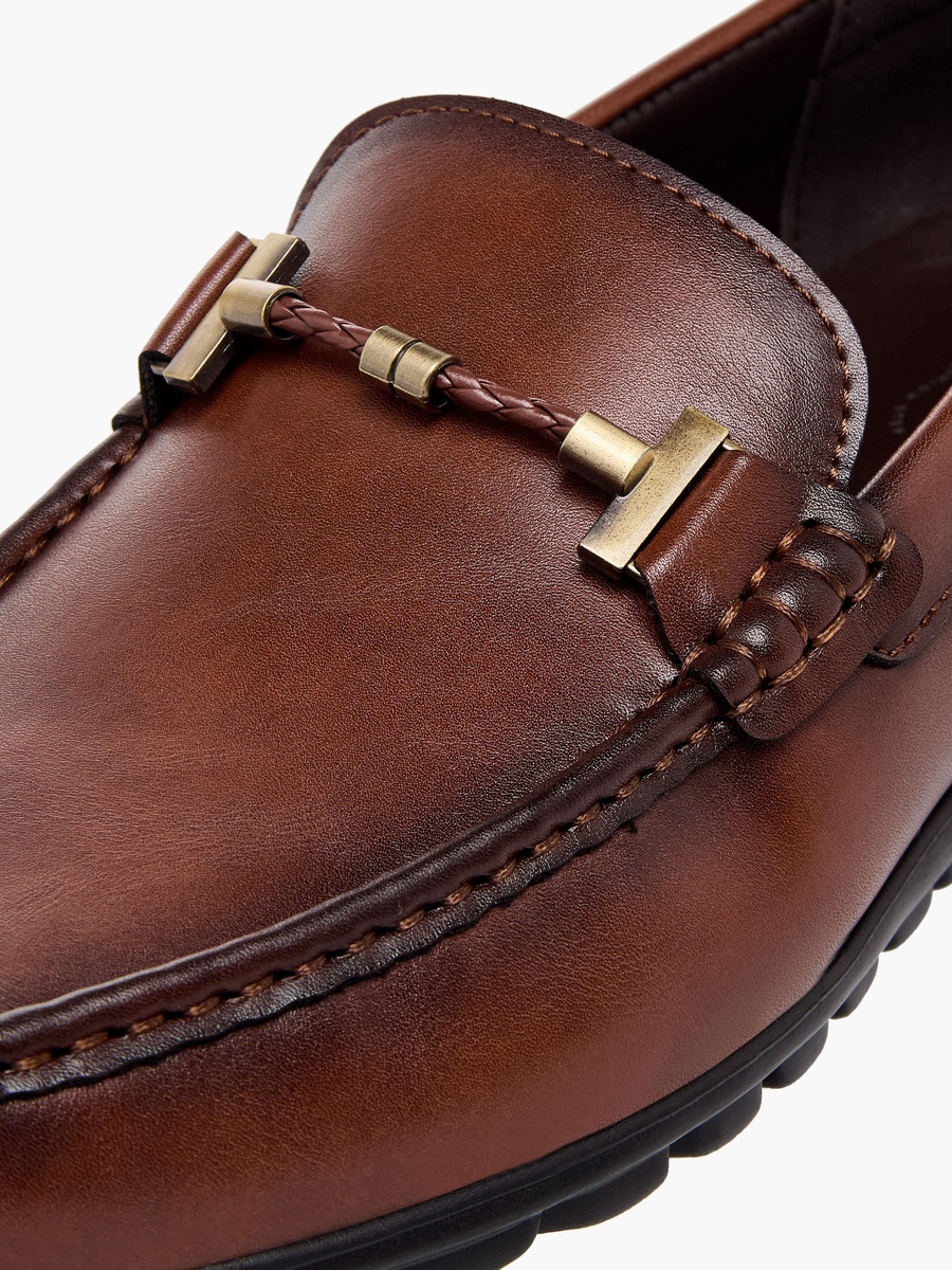 Men Metal Accent Slip-on Loafers