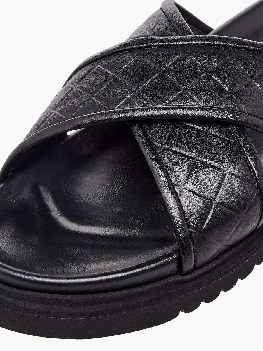 Men Quilted Criss-Cross Comfort Sandals