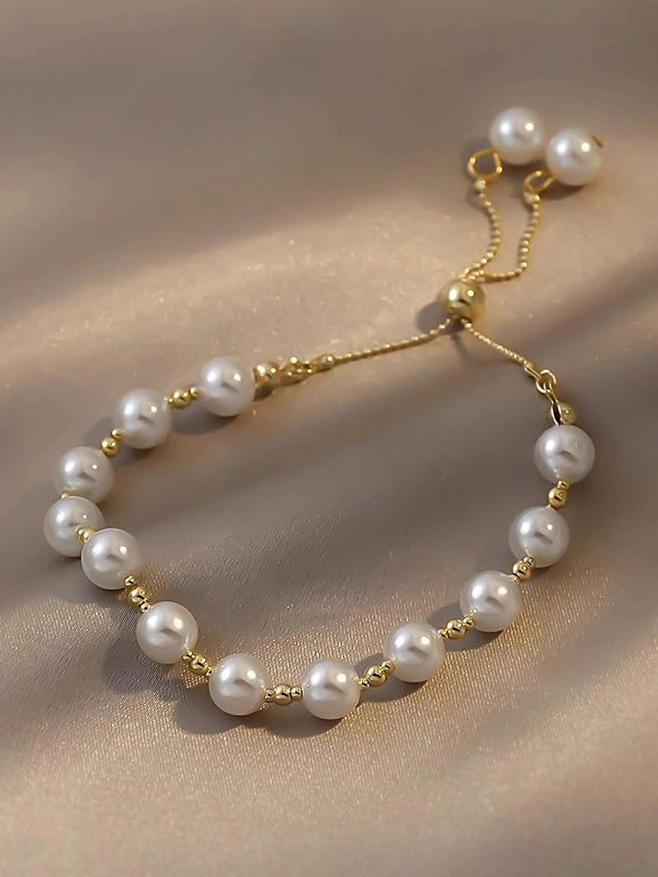 Gold Charm Pearl Bracelet