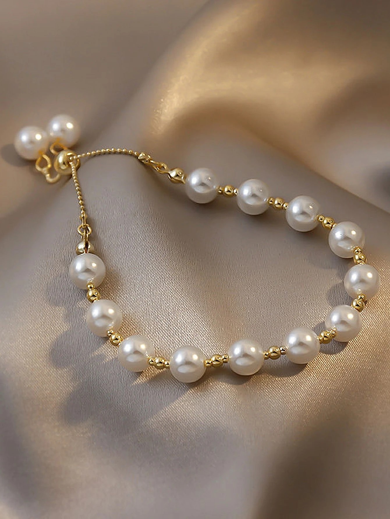 Gold Charm Pearl Bracelet