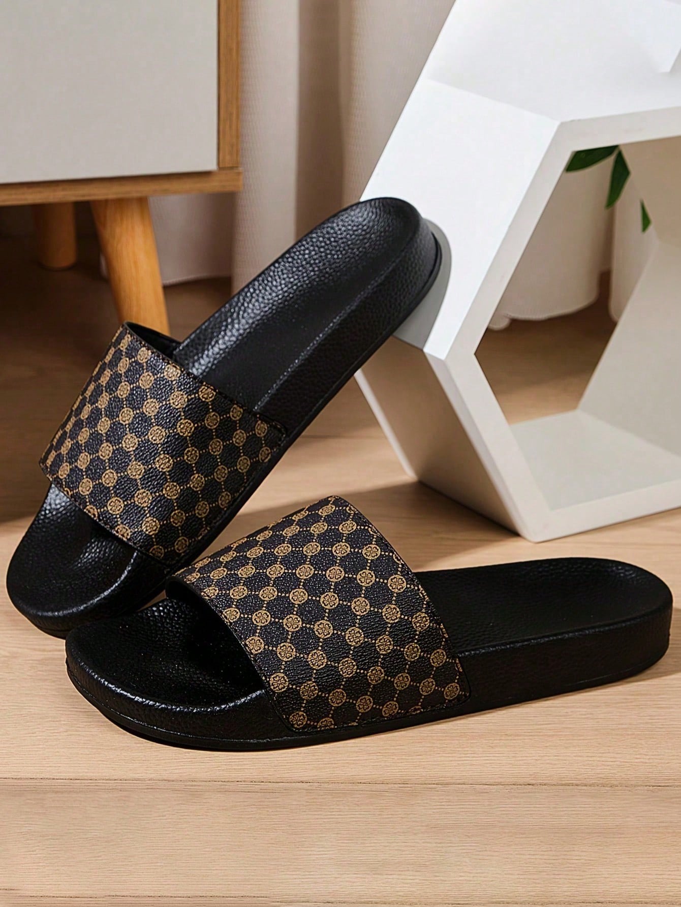 Men Brown Patterned Slides