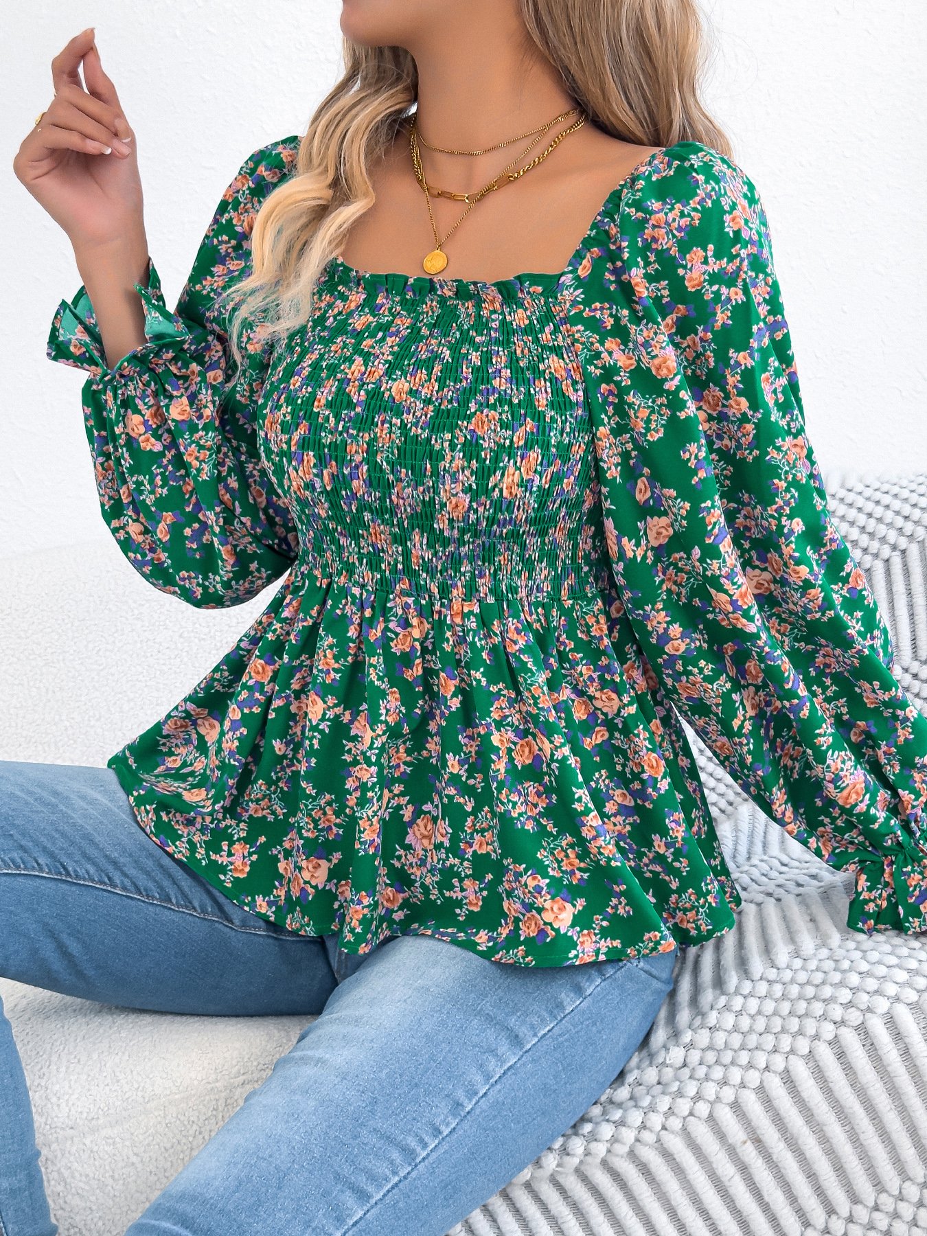 بلوزة بيبلوم مزمومة بأكمام طويلة وطبعة زهور