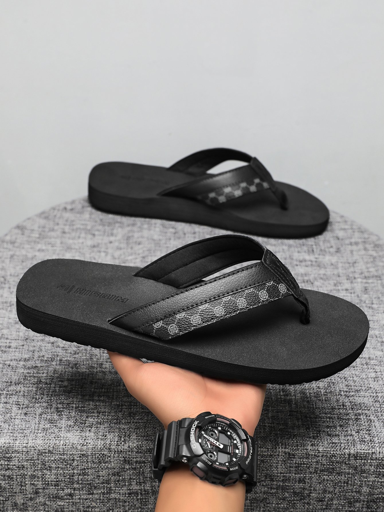 Men Black Plain Flip Flops