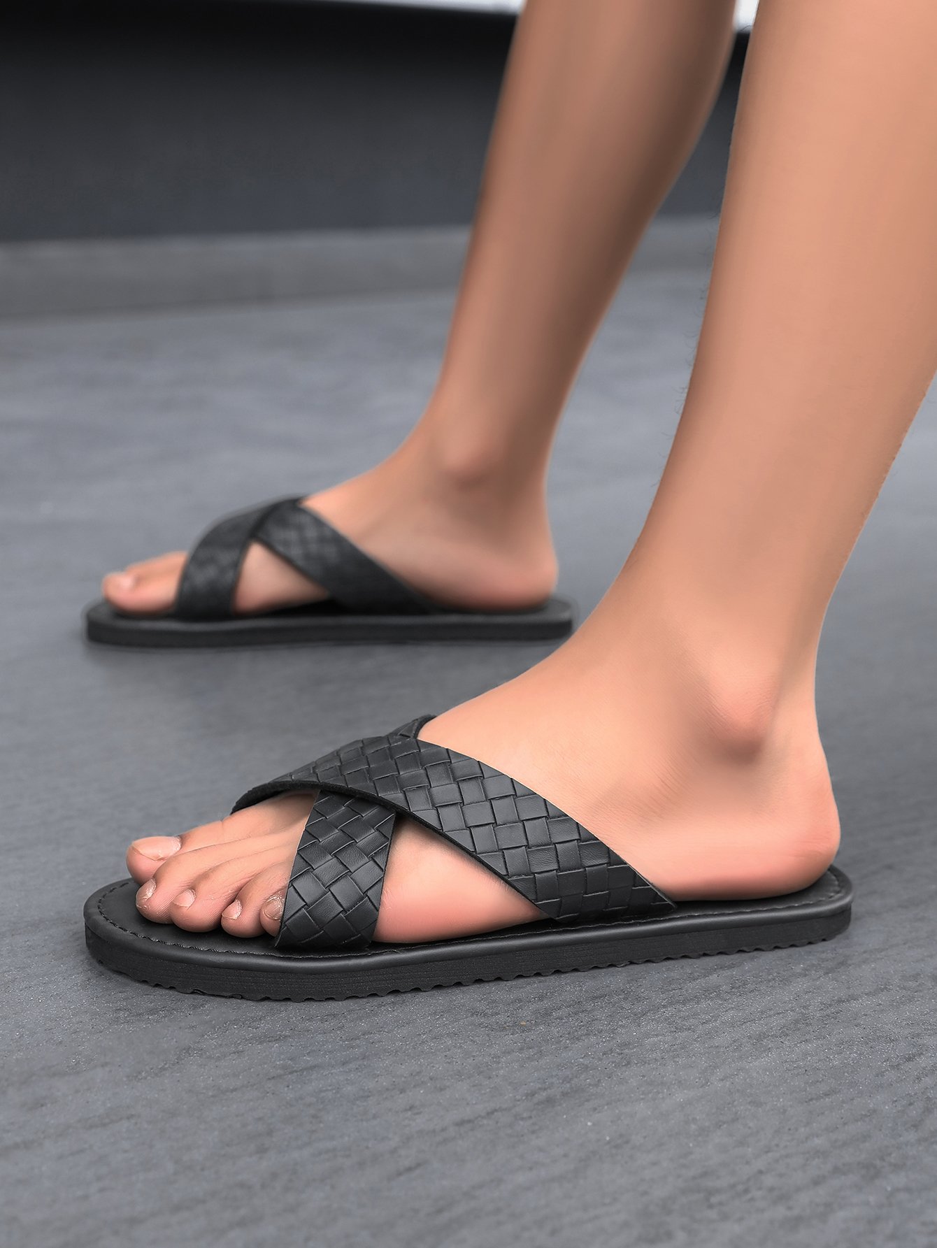 Men Black Woven Strap Flip-Flops