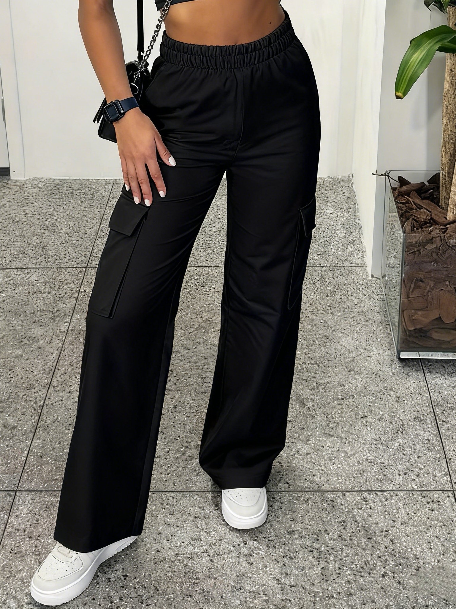 بنطال سالوبيت كارجو بلون سادة باللون الأسود