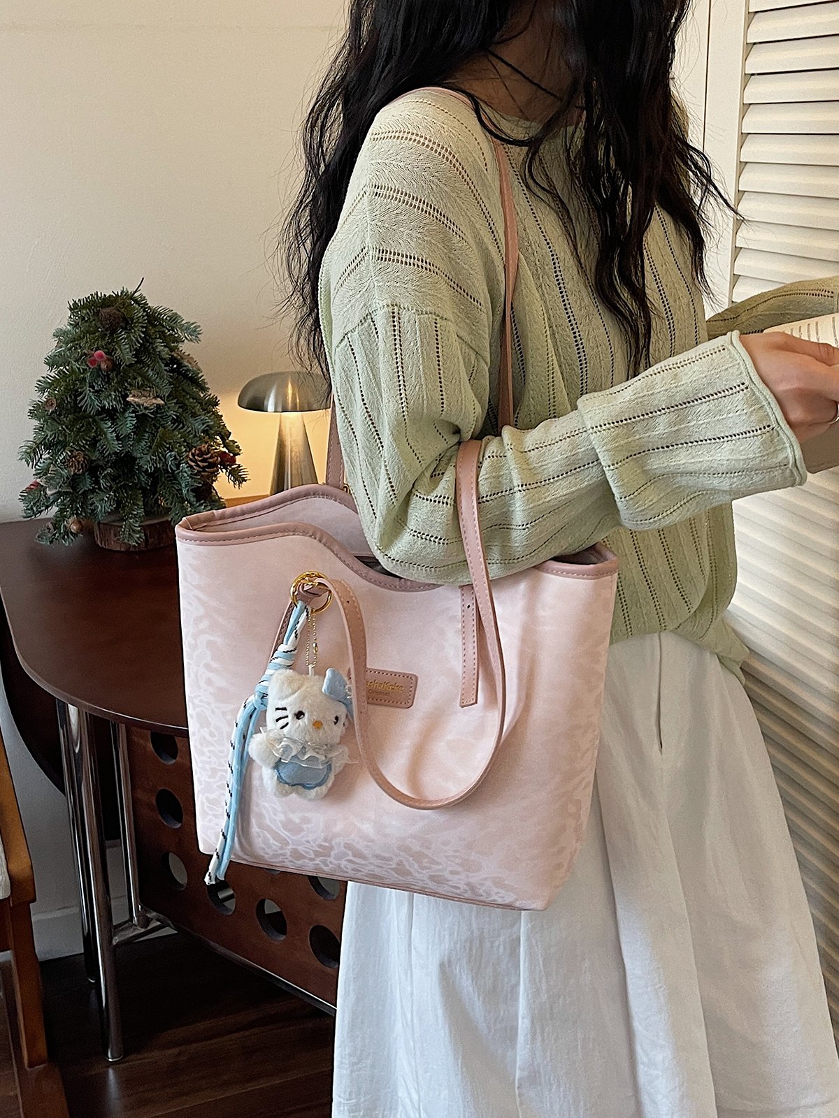 Pink Shoulder Bag with Adorable Kitty Cham