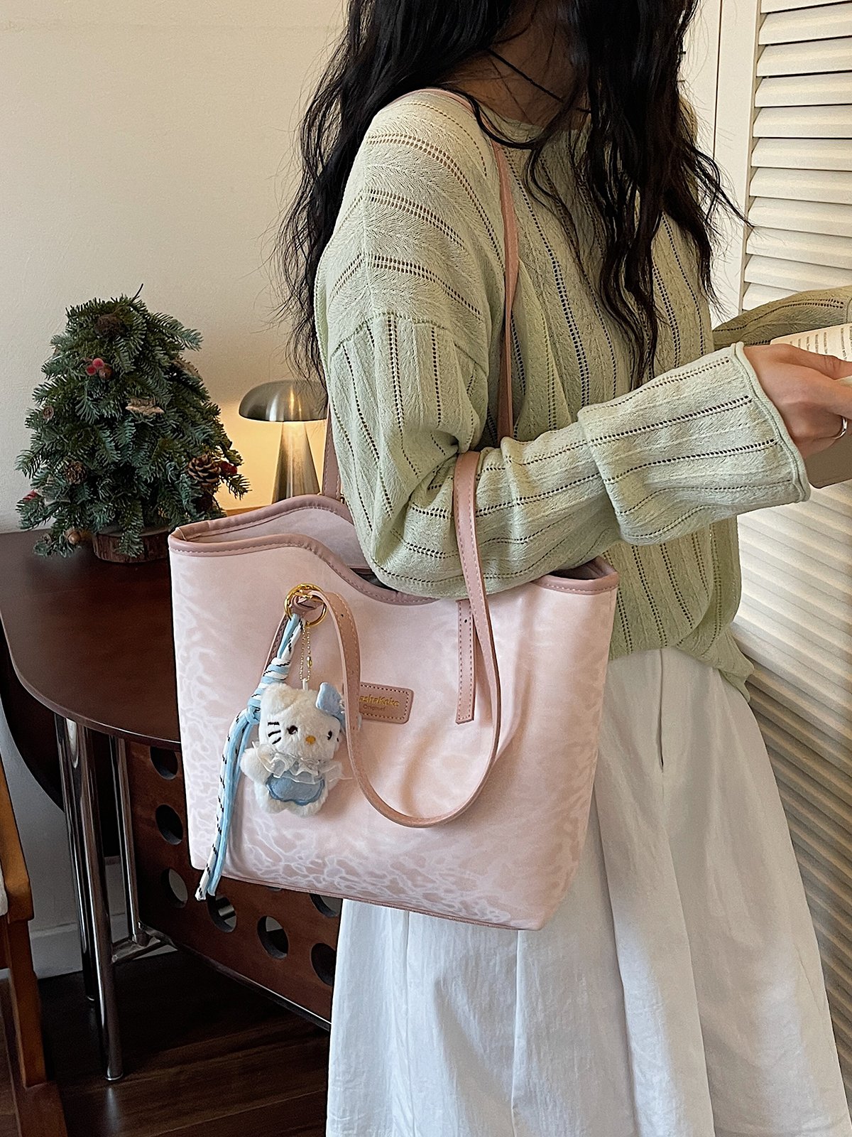 Pink Shoulder Bag with Adorable Kitty Cham