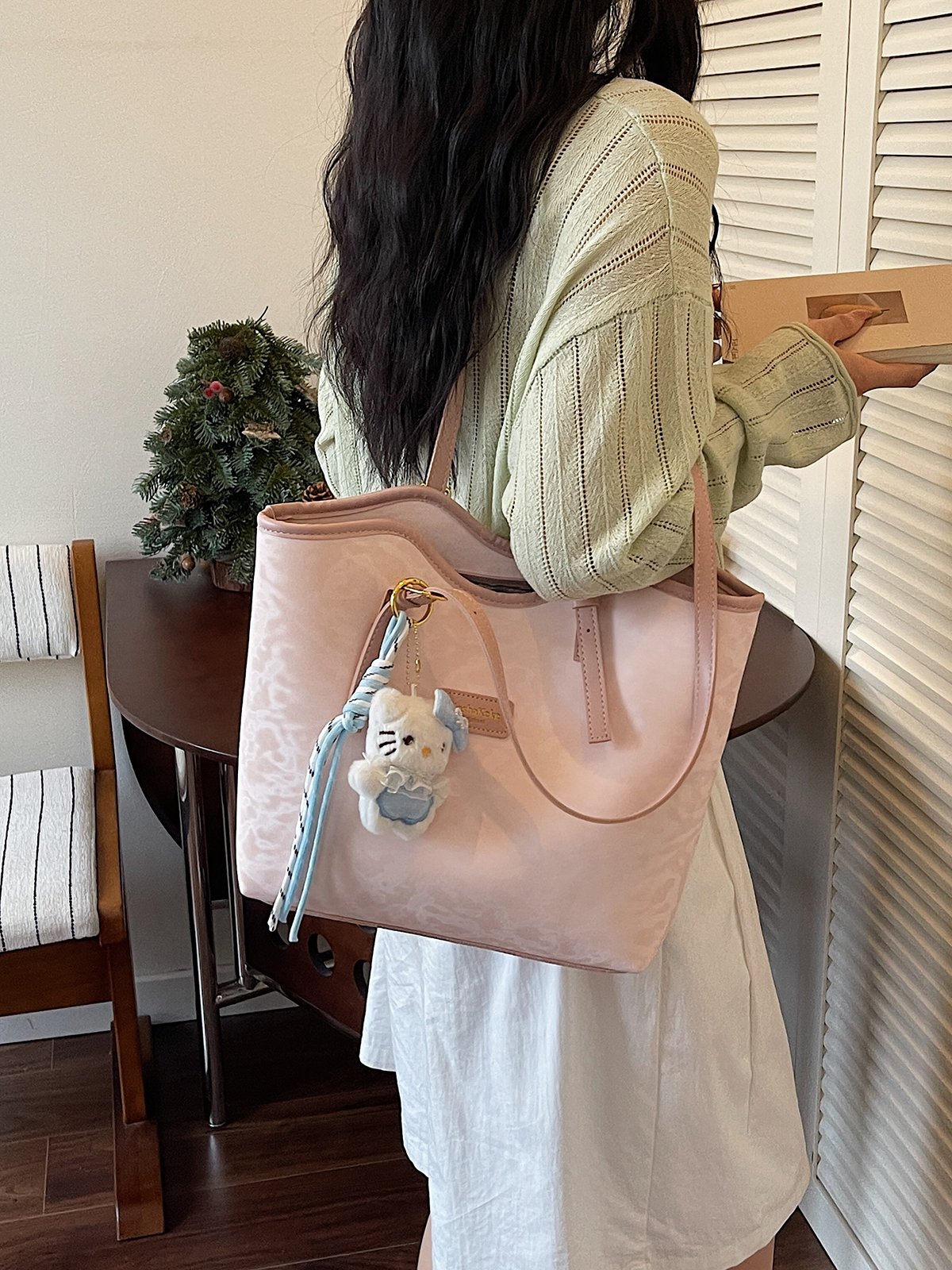 Pink Shoulder Bag with Adorable Kitty Cham