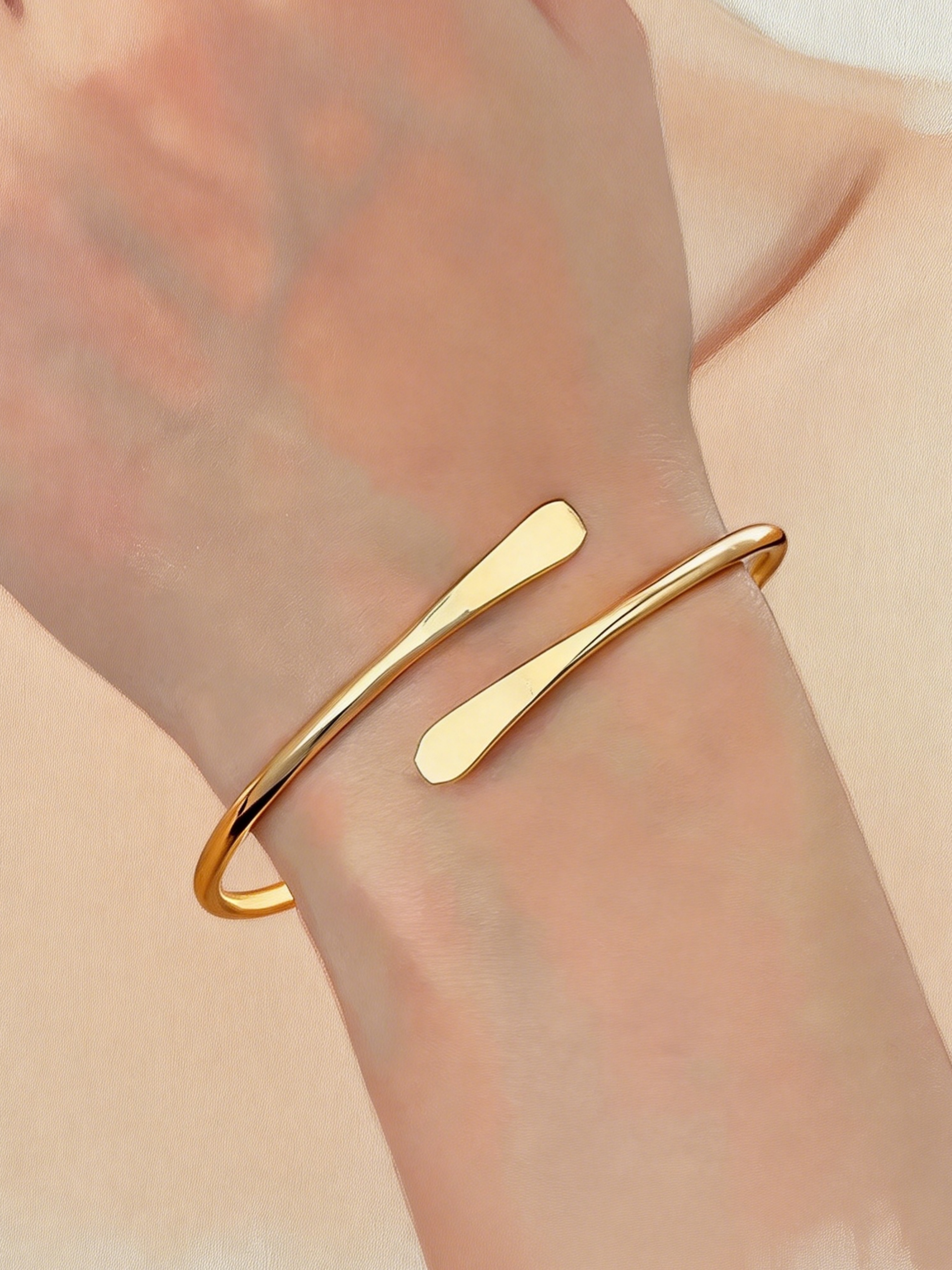 Golden Bangle Bracelet for Daily Wear.
