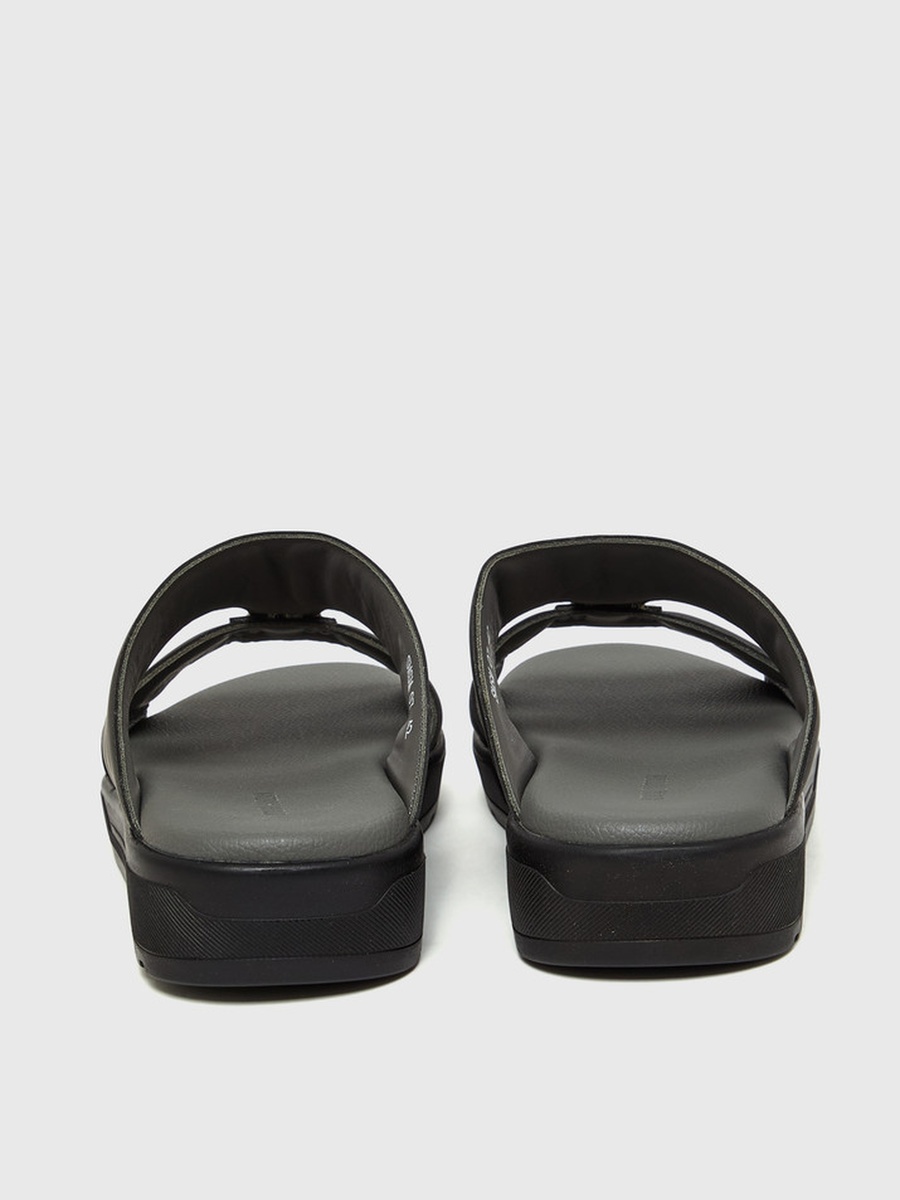 Men Black Plain Comfort Sandals