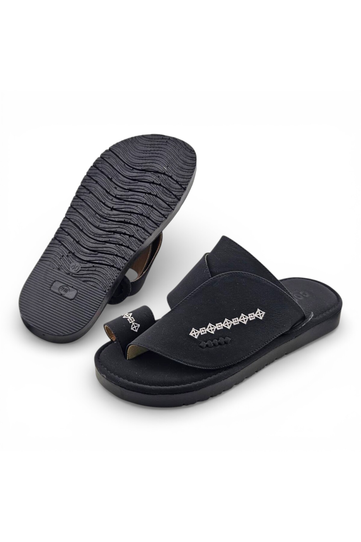 Men Black Arabic Thobe Sandals with Embroidered Detail