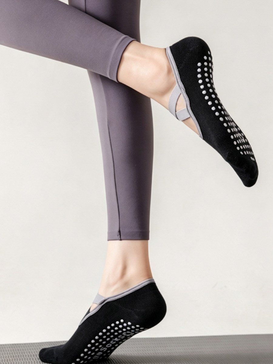 Black Solid Cross Over Straps Silicon Pad Yoga Socks 
