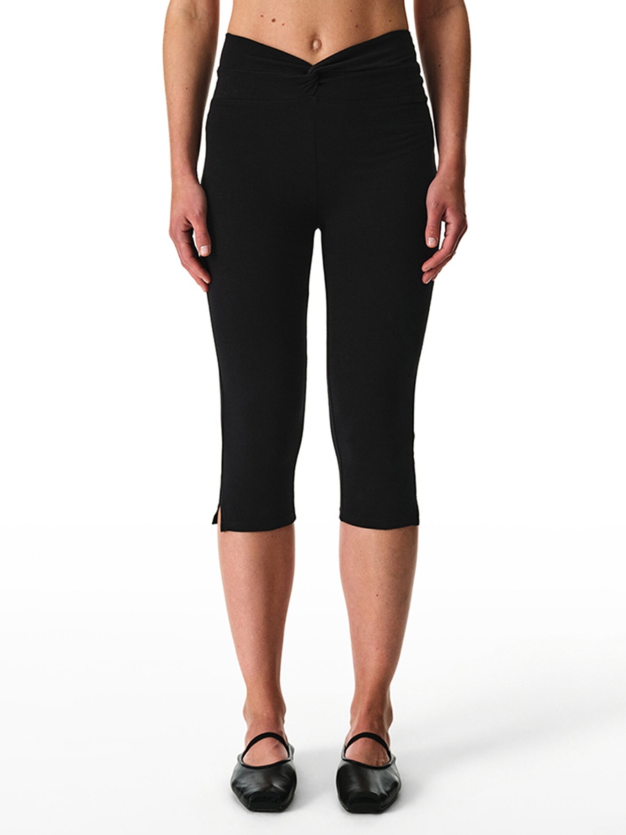 Black Cotton Sports Twisted Waist Capri Leggings