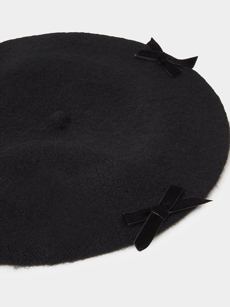 Black Sloid Velvet Bow Detail Beret