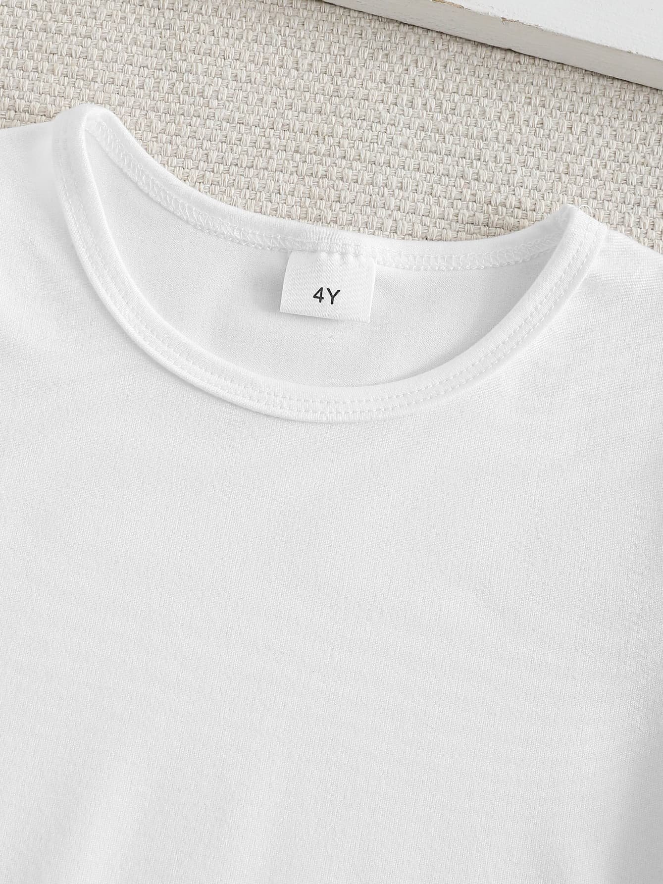 White Round Neck Short Sleeve T-Shirt with Graphic Print