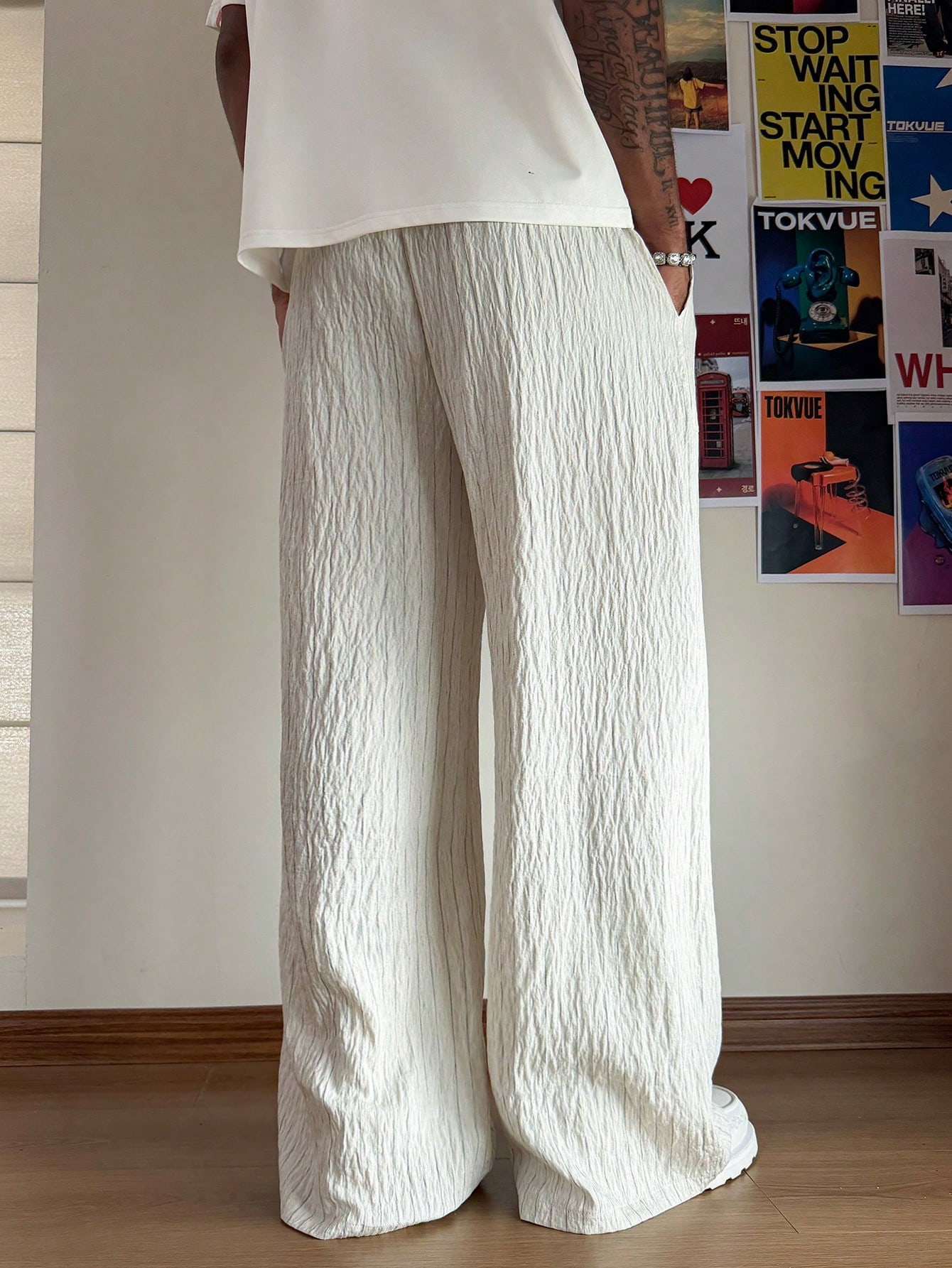 Men Beige Crinkle Texture Wide-Leg Trousers