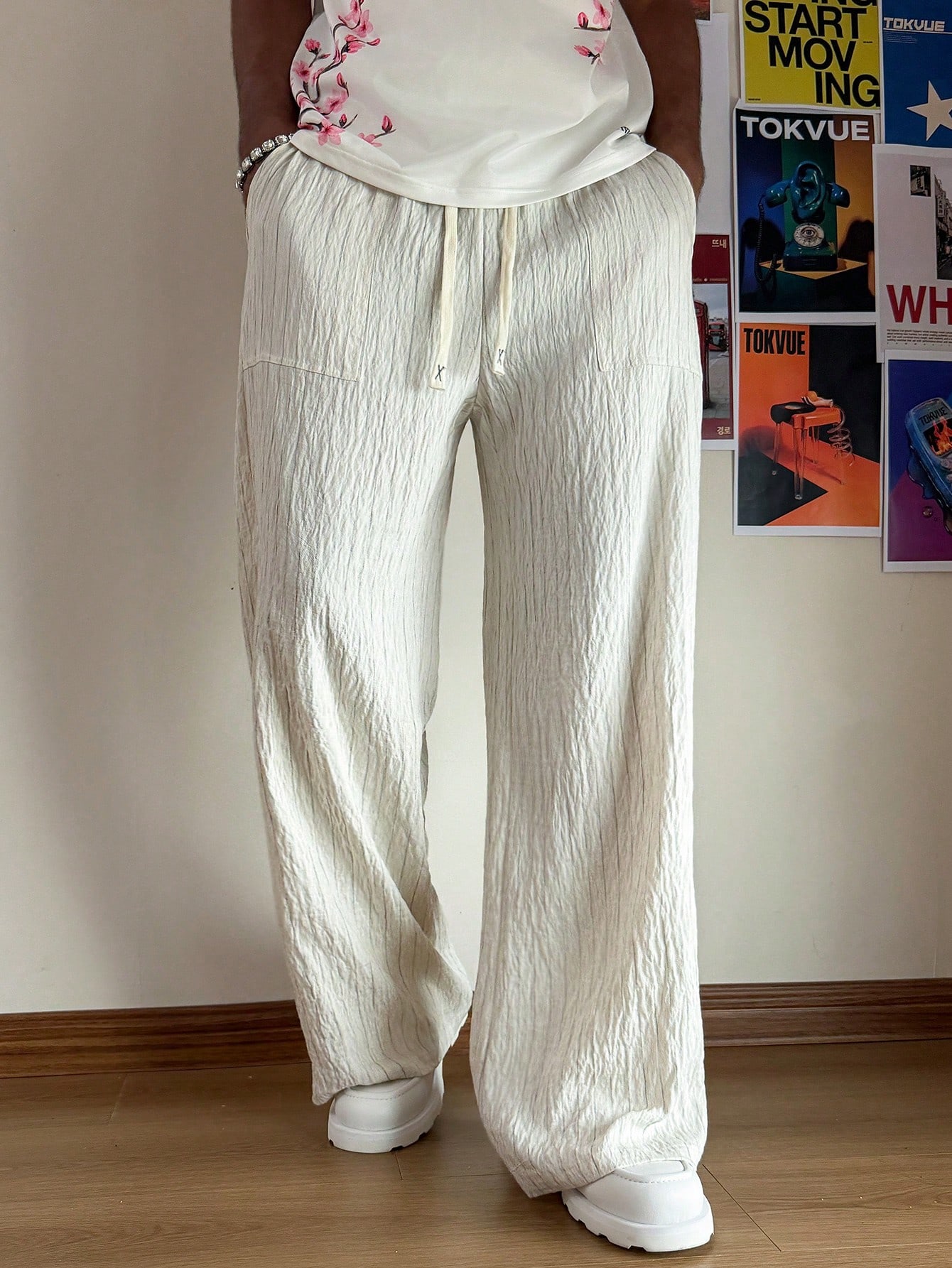 Men Beige Crinkle Texture Wide-Leg Trousers