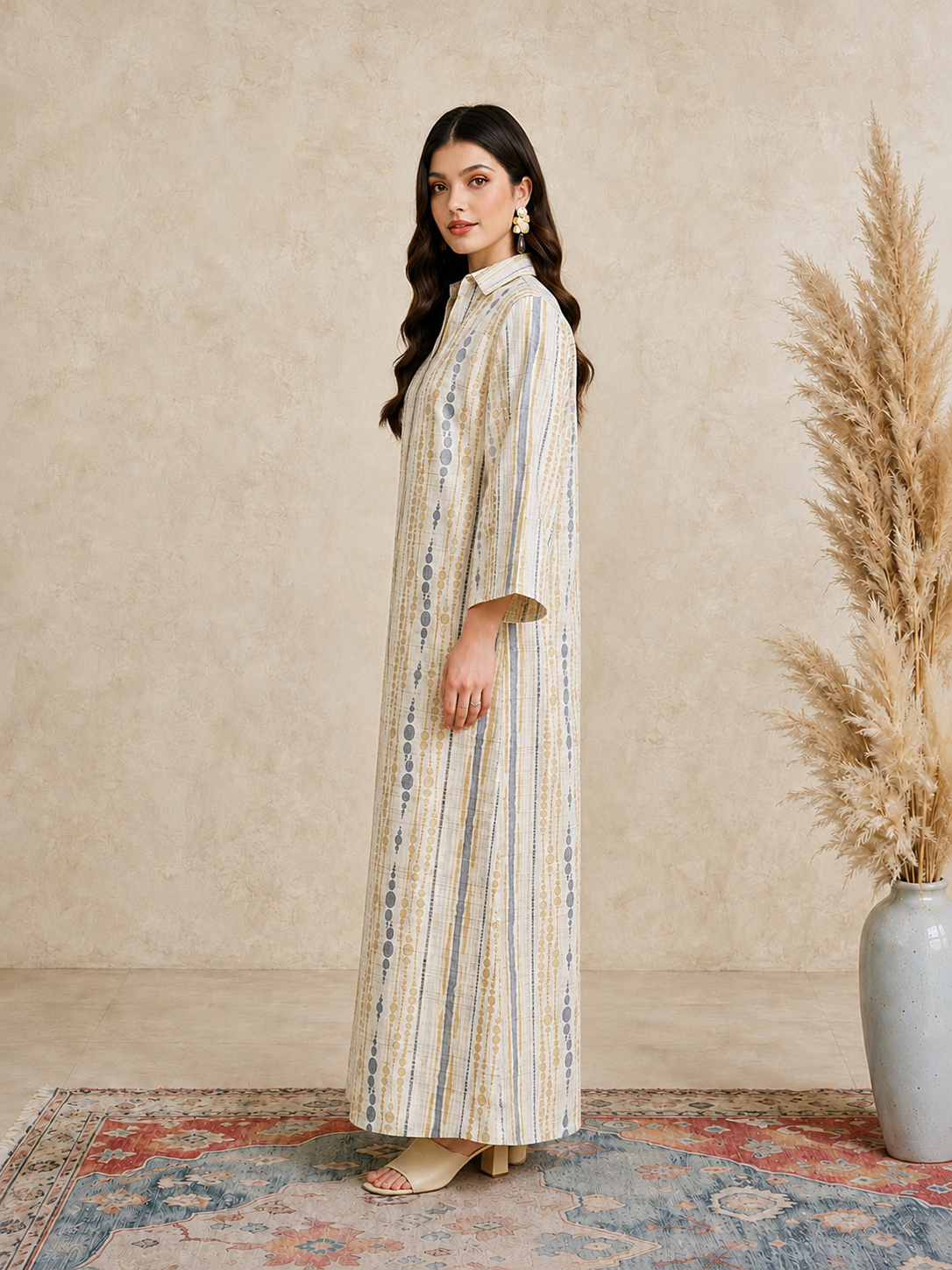 Beige Open Collar Jalabiya