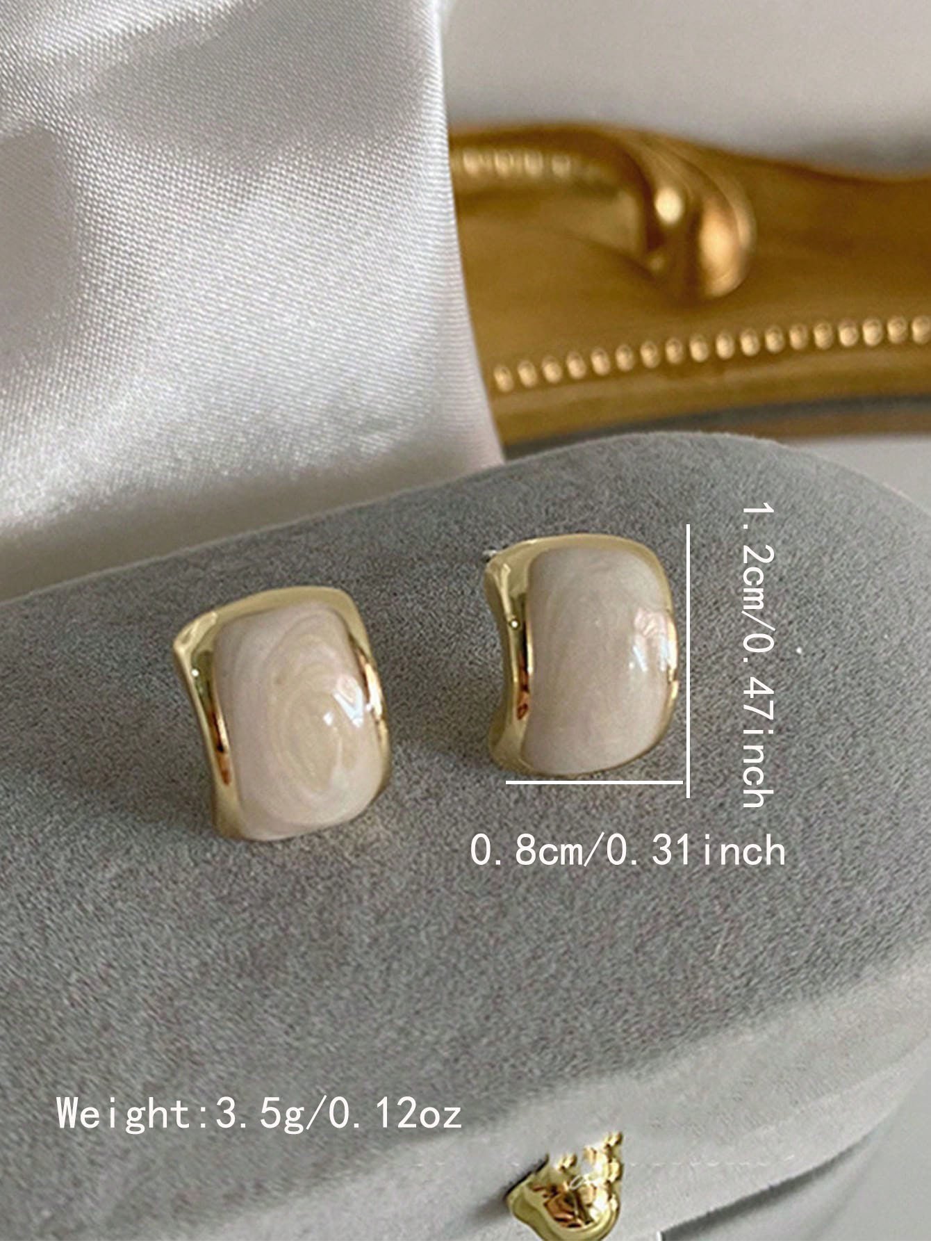 1 pair of curved oil-dripping earrings