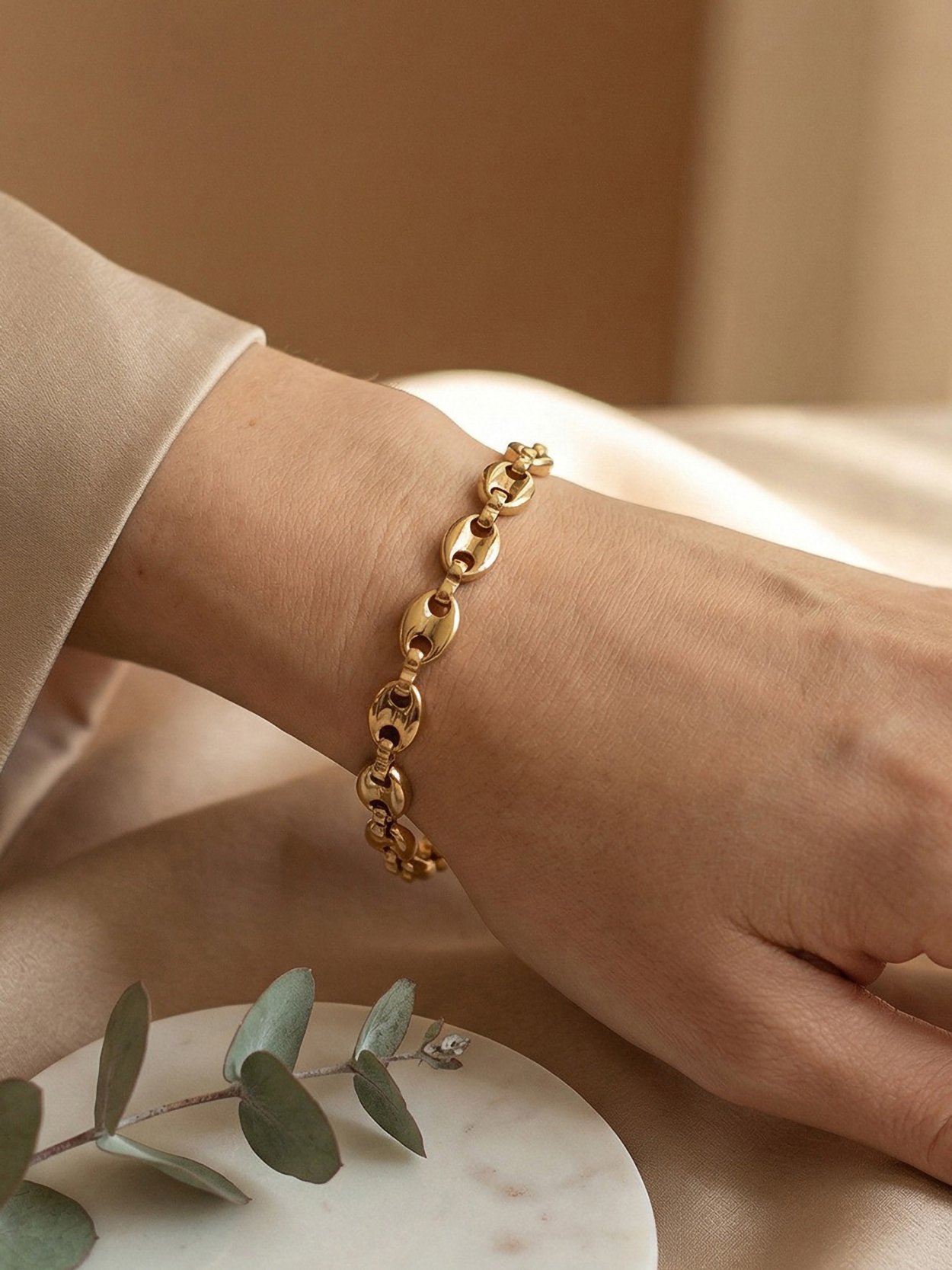 Gold Link Bracelet for Women - Everyday Wear.