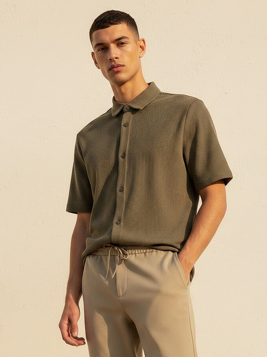 Regular Fit Collared Textured Short Sleeves Shirt