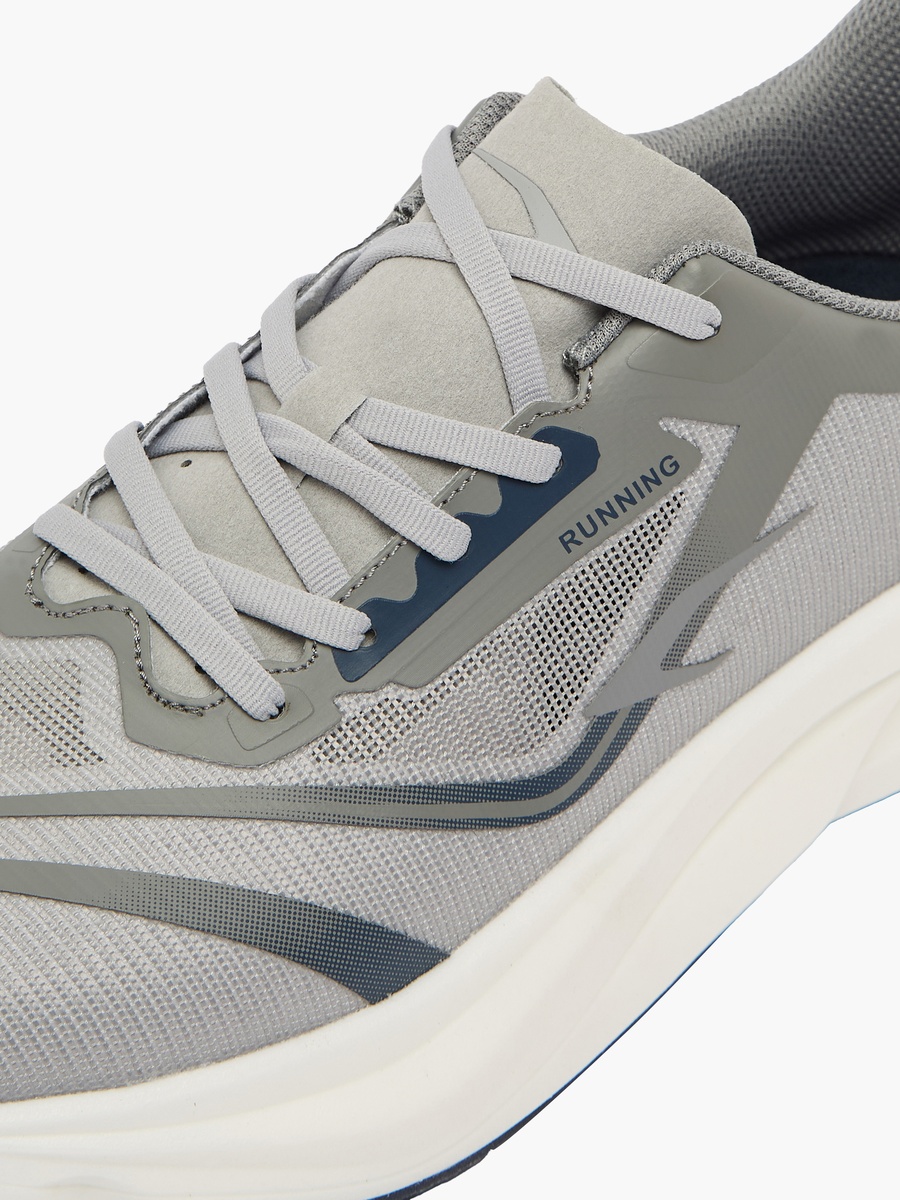 Men Lace-Up Sports Shoes