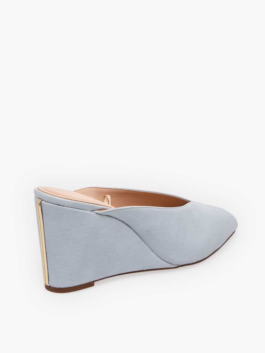 Women Crinkle Textured Wedge Heel Shoes